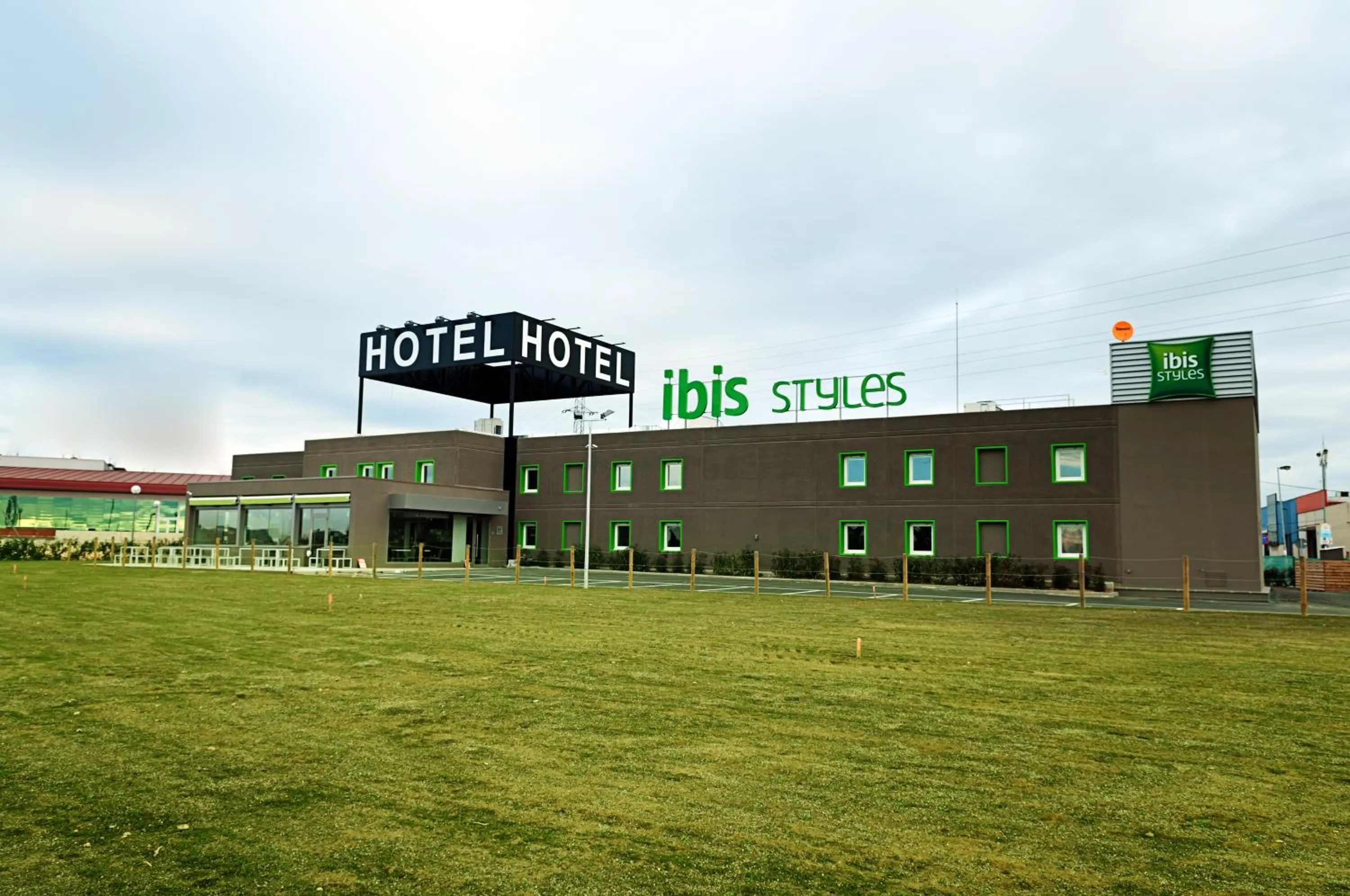Property building in Hotel Ibis Styles Lleida Torrefarrera