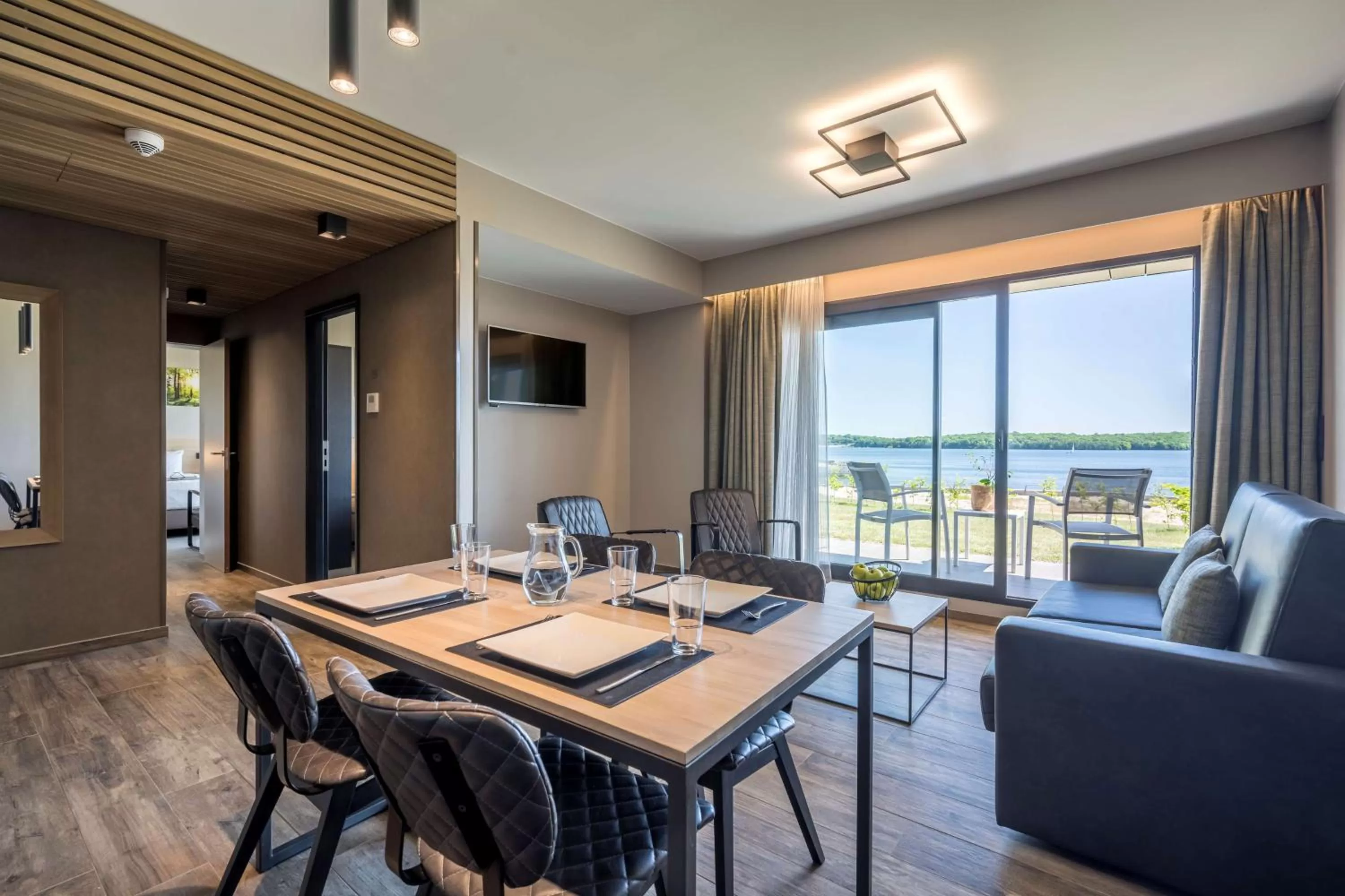 Photo of the whole room in Golden Lakes Hotel