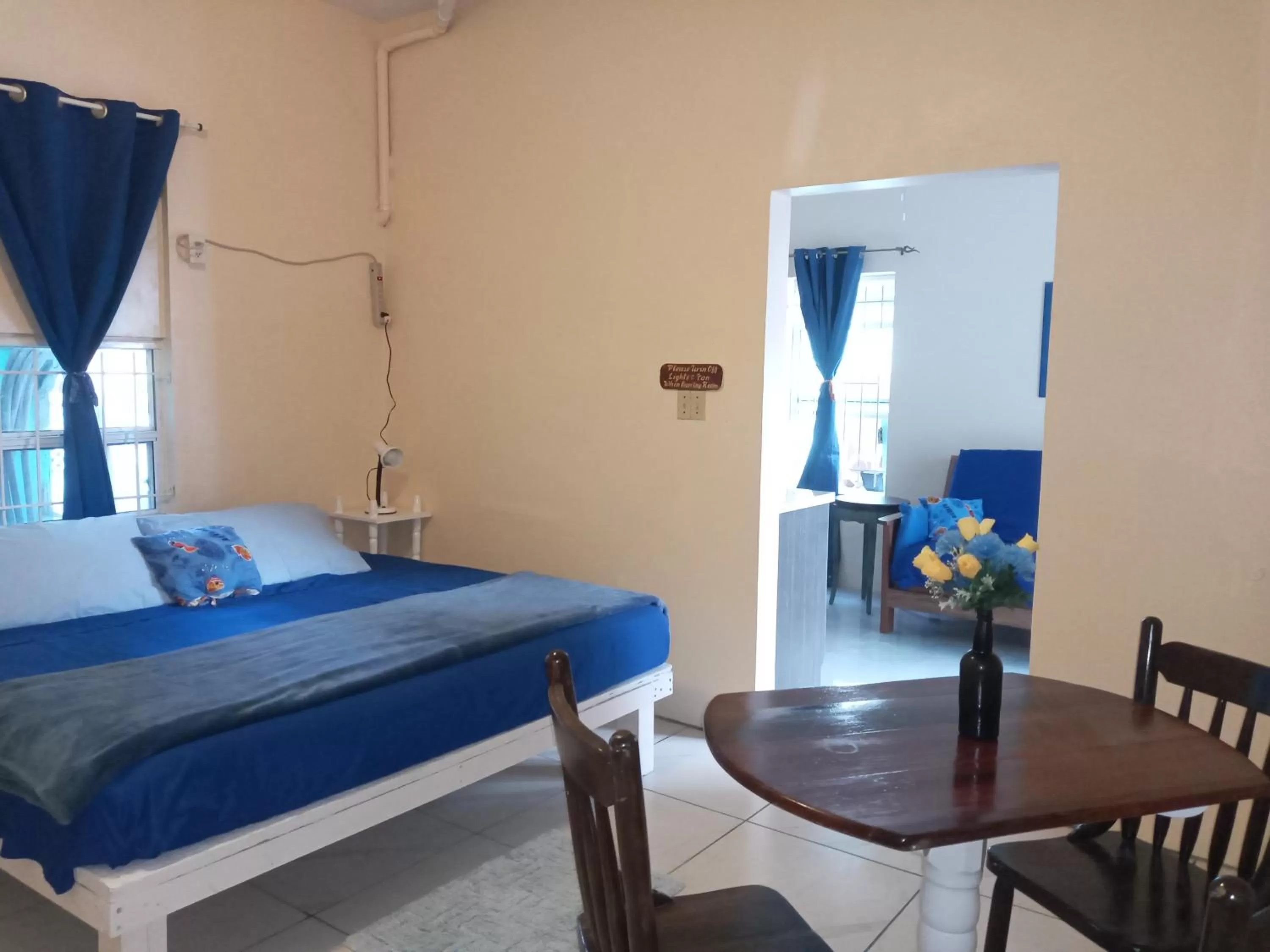 Dining area, Bed in Barefoot Beach Belize