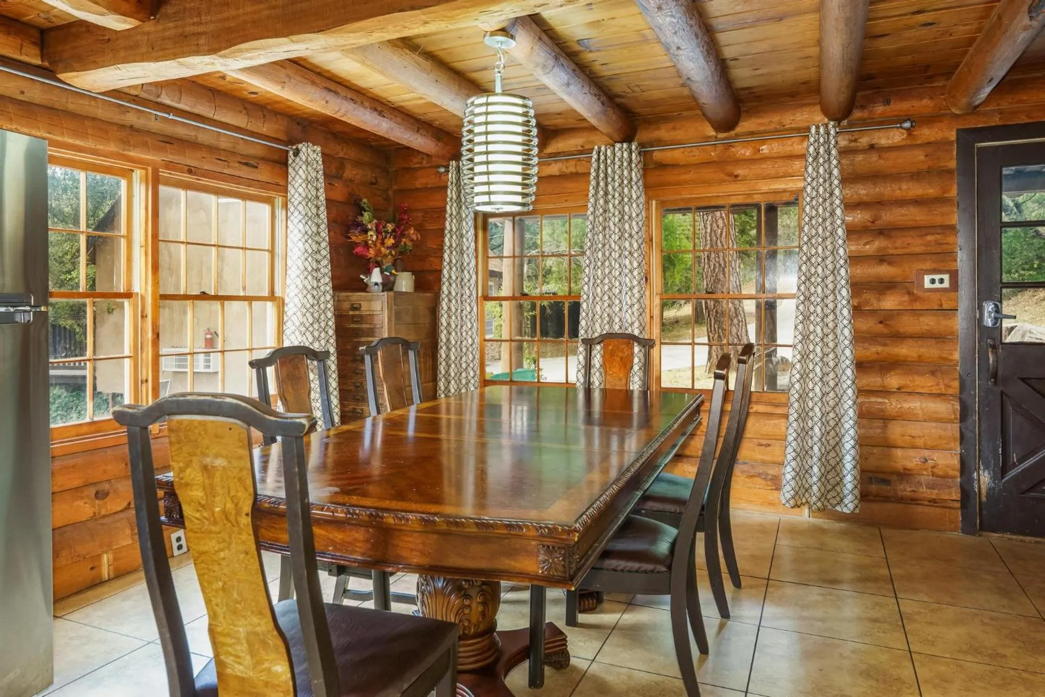 Mountain Trail Lodge and Vacation Rentals