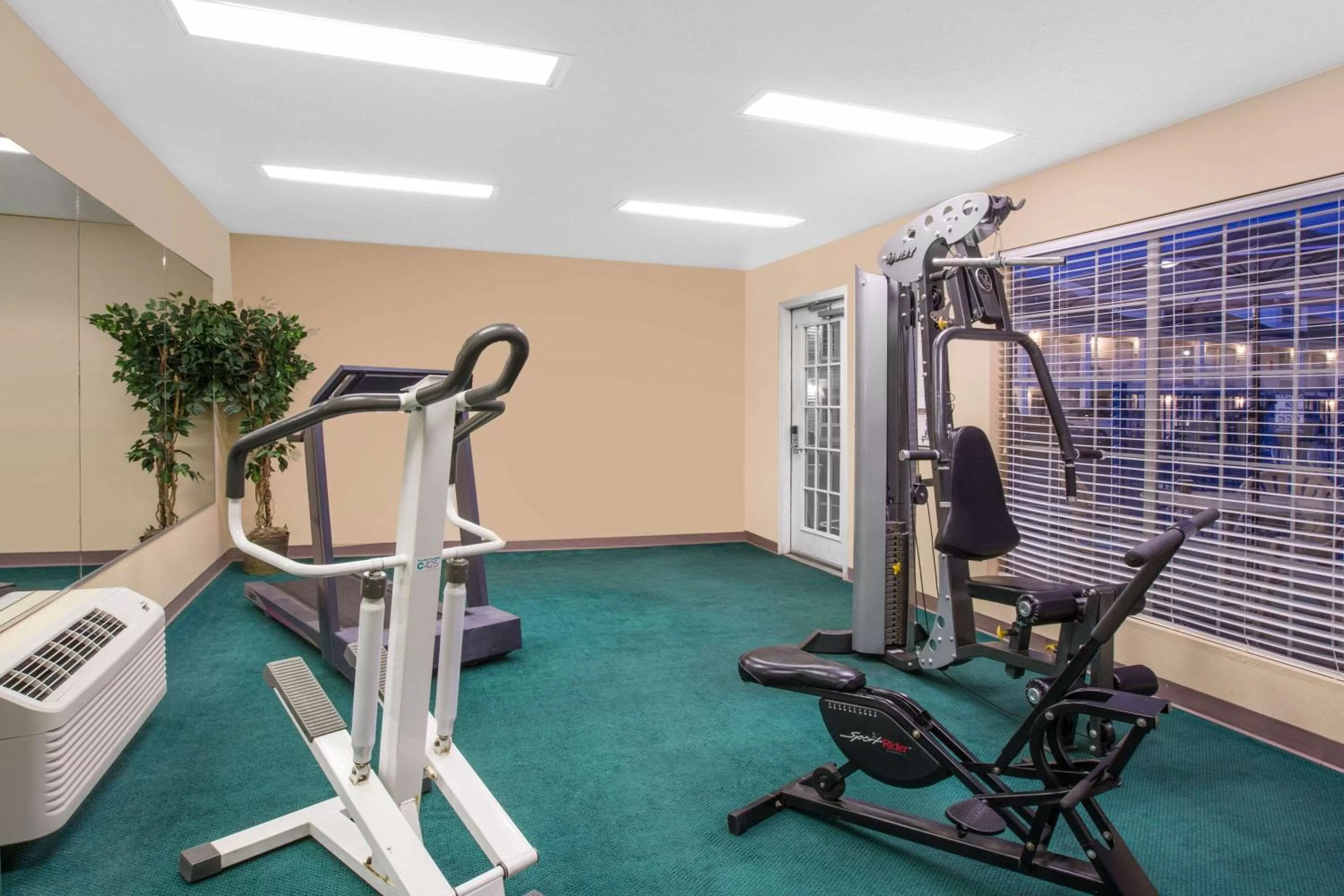 Fitness centre/facilities in Baymont by Wyndham Tuscaloosa