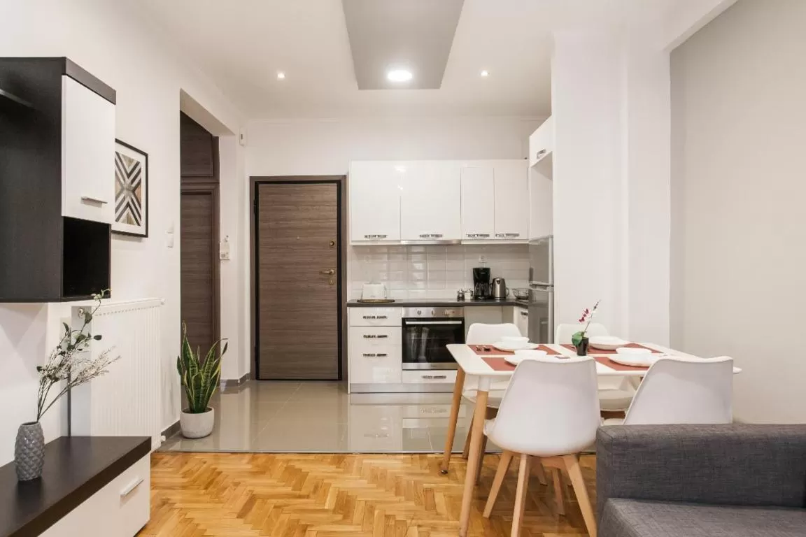 Seating area in Nicholas Point Apartments and Rooms