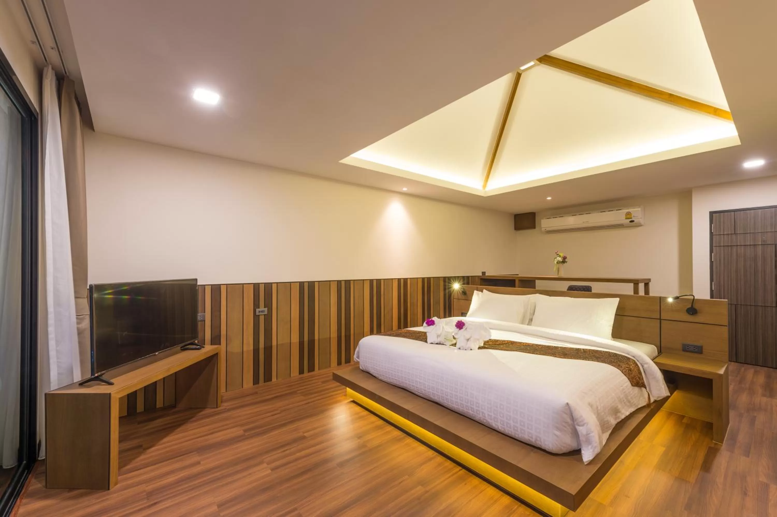 Communal lounge/ TV room, Bed in Cher​mantra​ Aonang​ Resort & Pool​ Suite