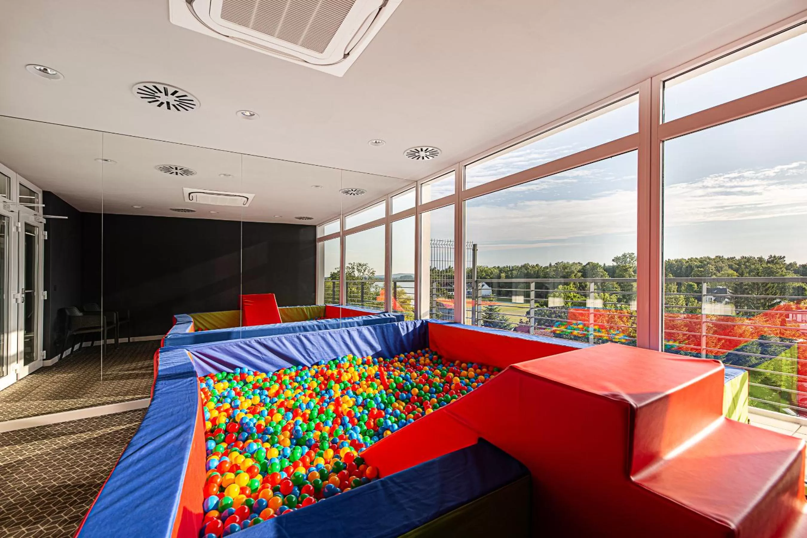 Communal lounge/ TV room in Molo Park Aparthotel