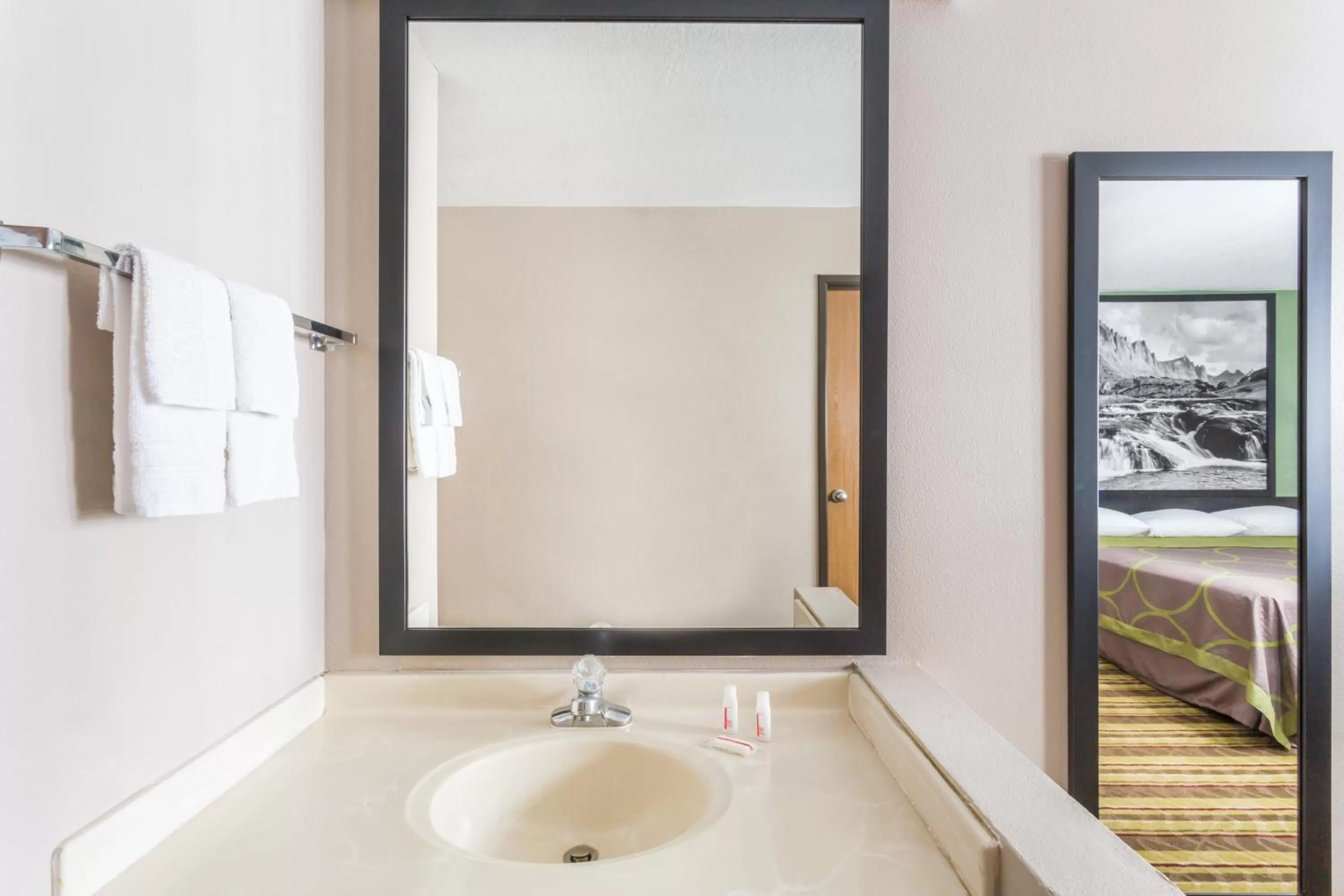 King Room - Non-Smoking in Super 8 by Wyndham Rock Springs