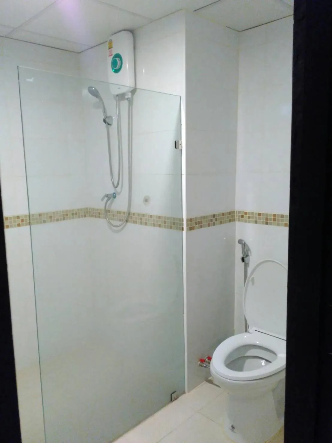 Bathroom in Tongpoon Hotel