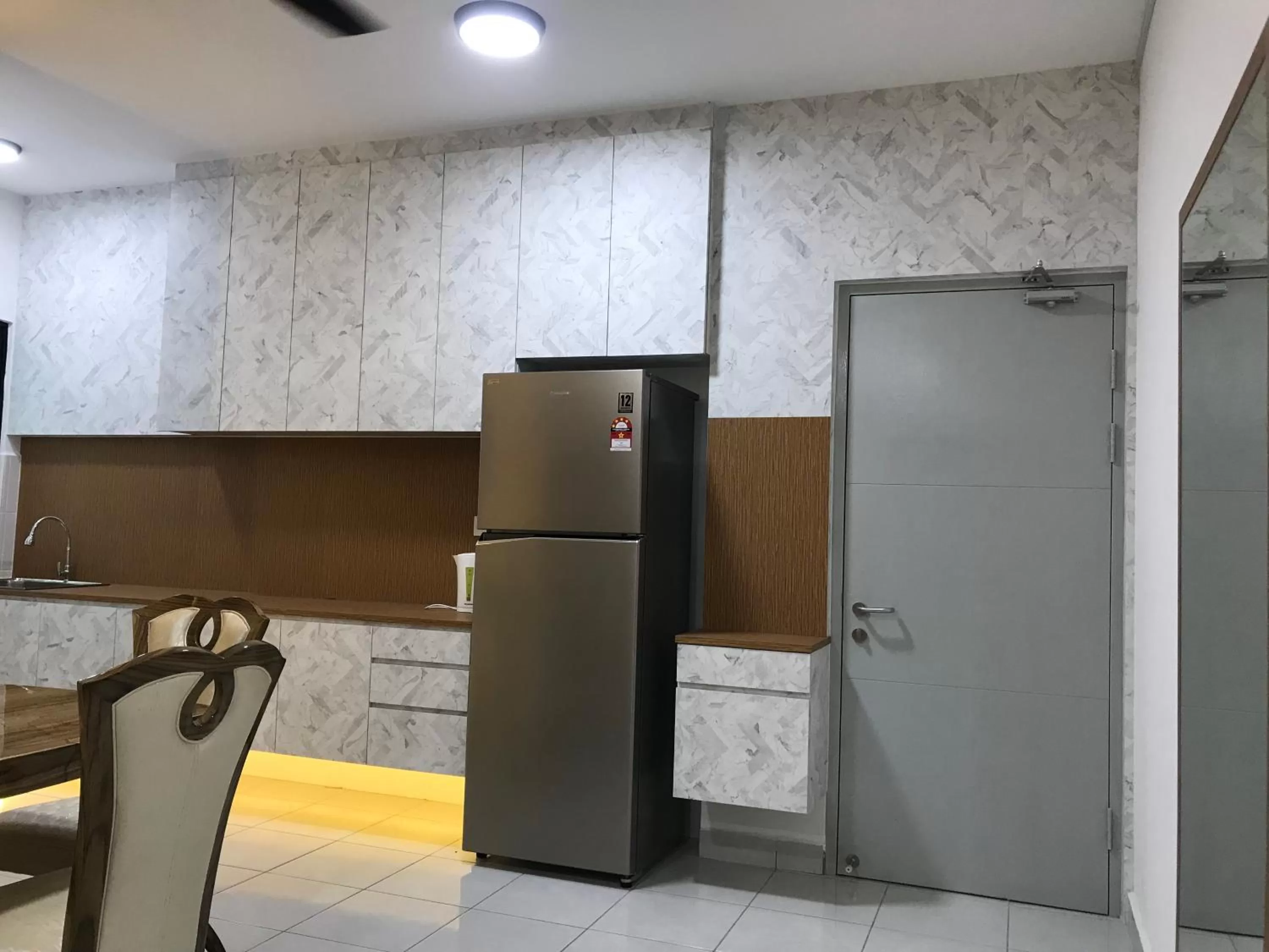 Kitchen/Kitchenette in 75 Suite