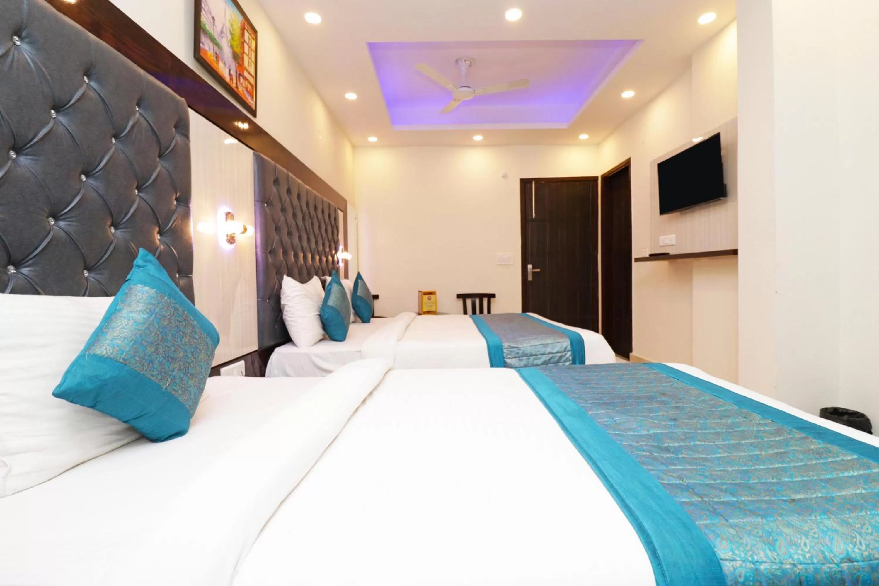 Photo of the whole room, Bed in Airport Hotel Shivaka Inn