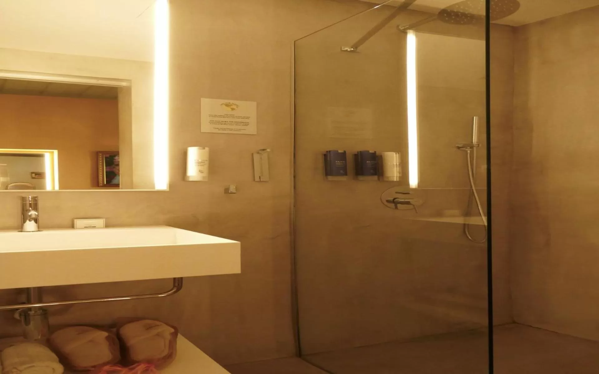 Shower in Madama Residence