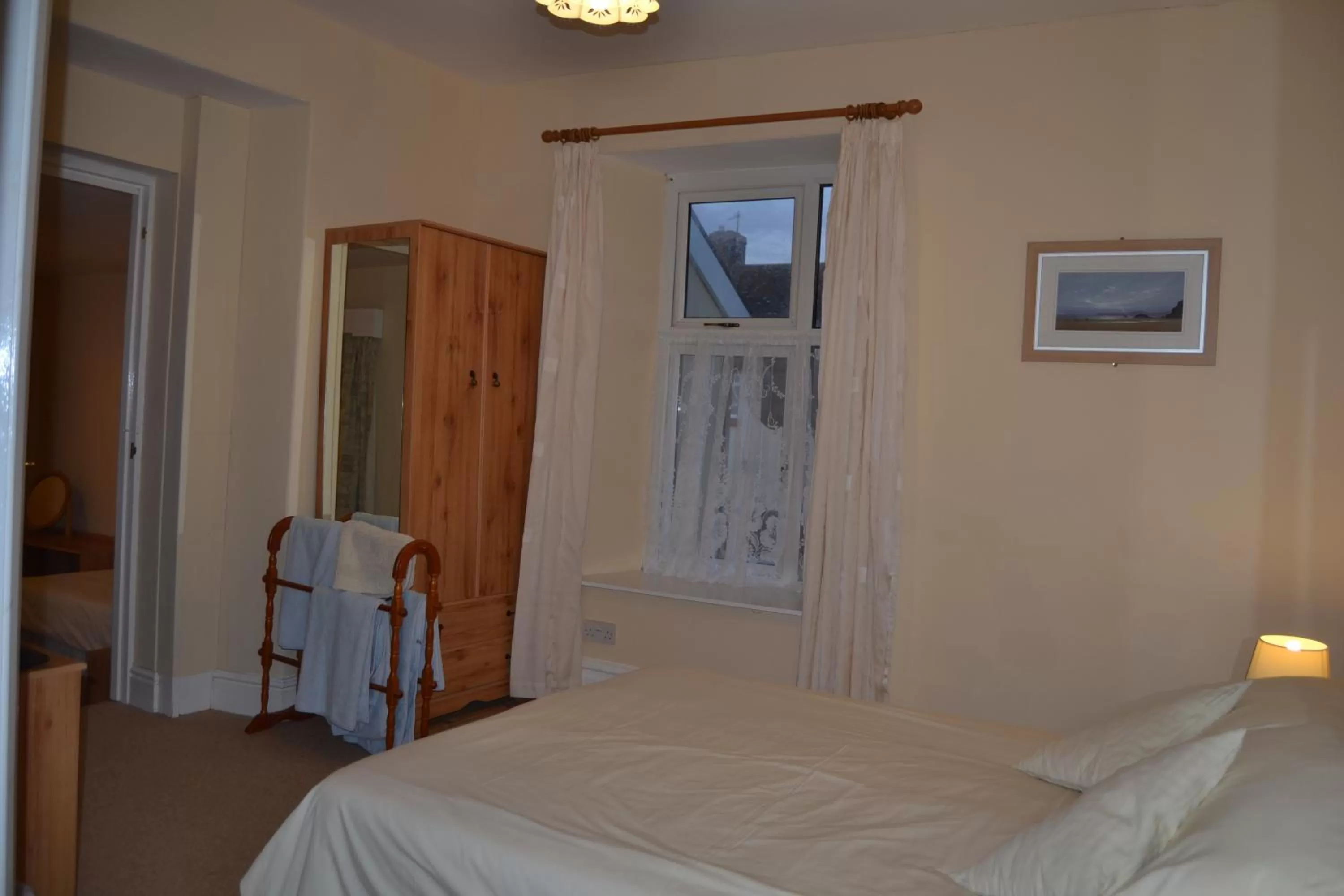 Bedroom, Bed in City Inn