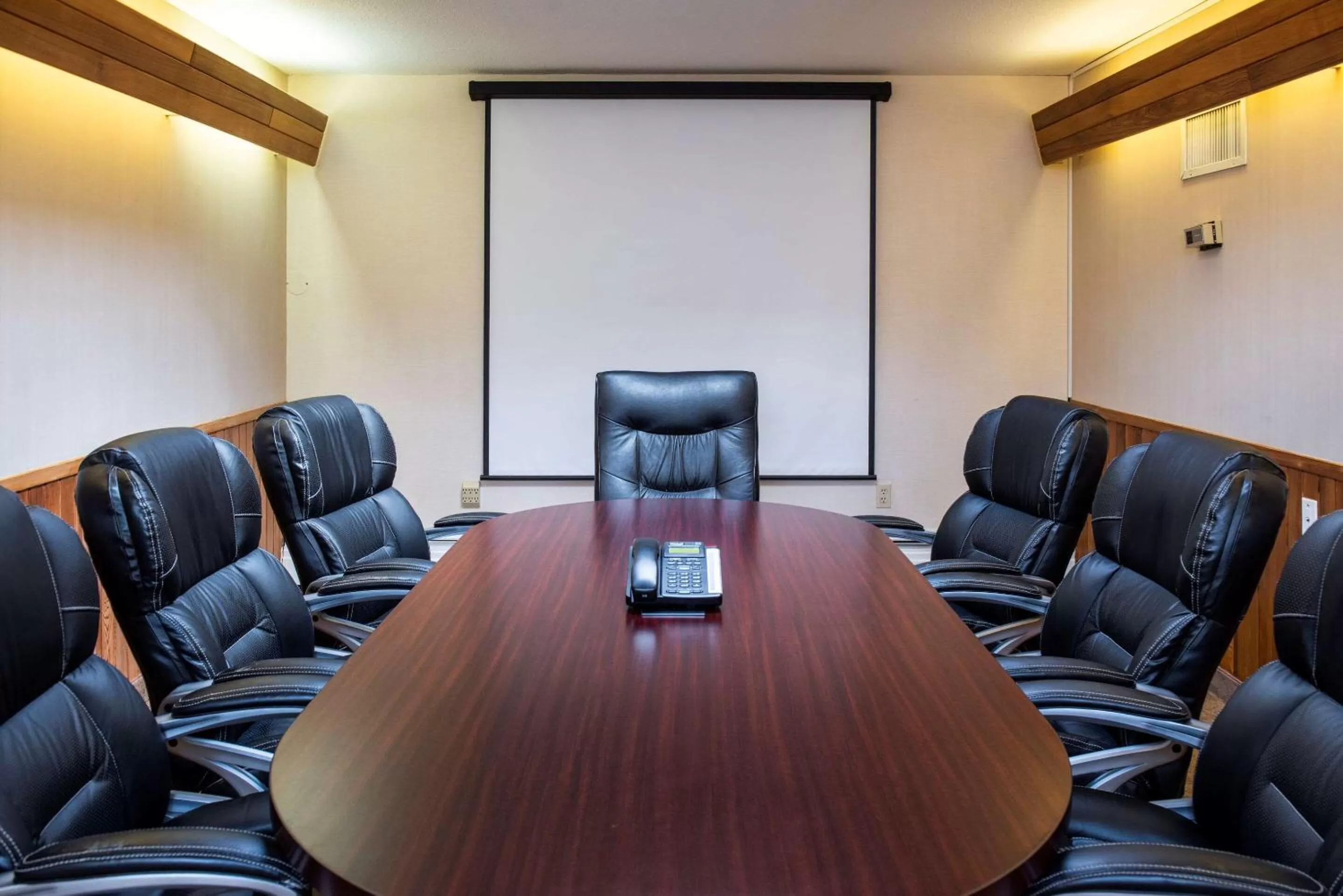 Meeting/conference room in Prestige Riverside Lodge Quesnel