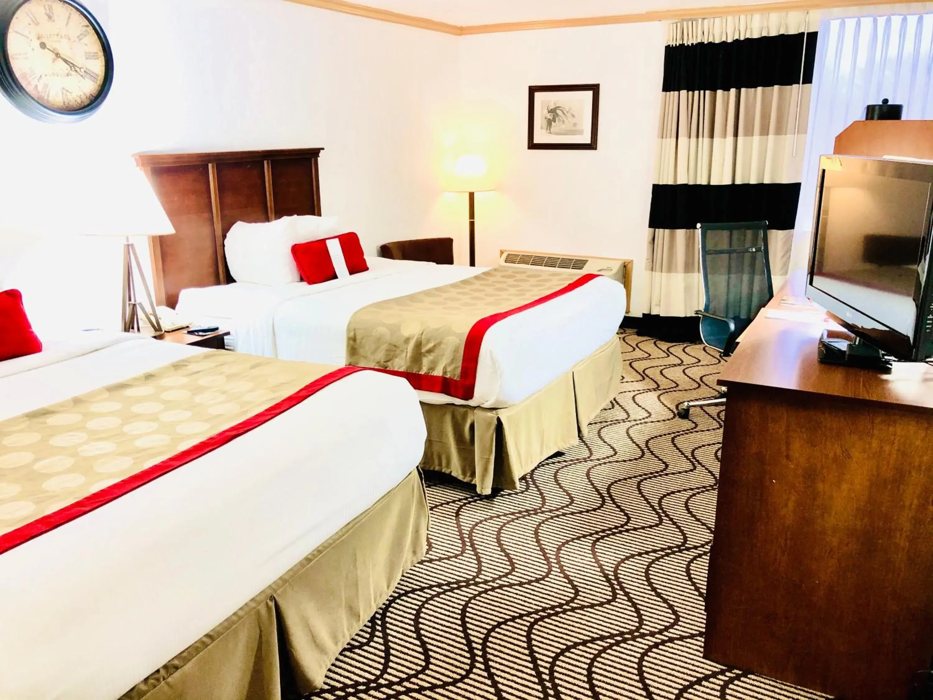 Queen Room with Two Queen Beds - Non-Smoking in Ramada by Wyndham Birmingham Airport Queen Room with Two Queen Beds - Non-Smoking in Ramada by Wyndham Birmingham Airport