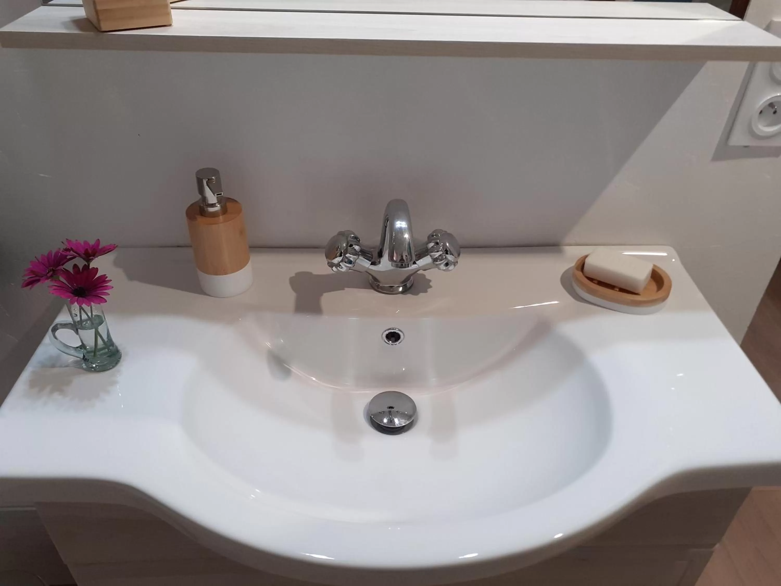 Bathroom in La Salamandre en Provence