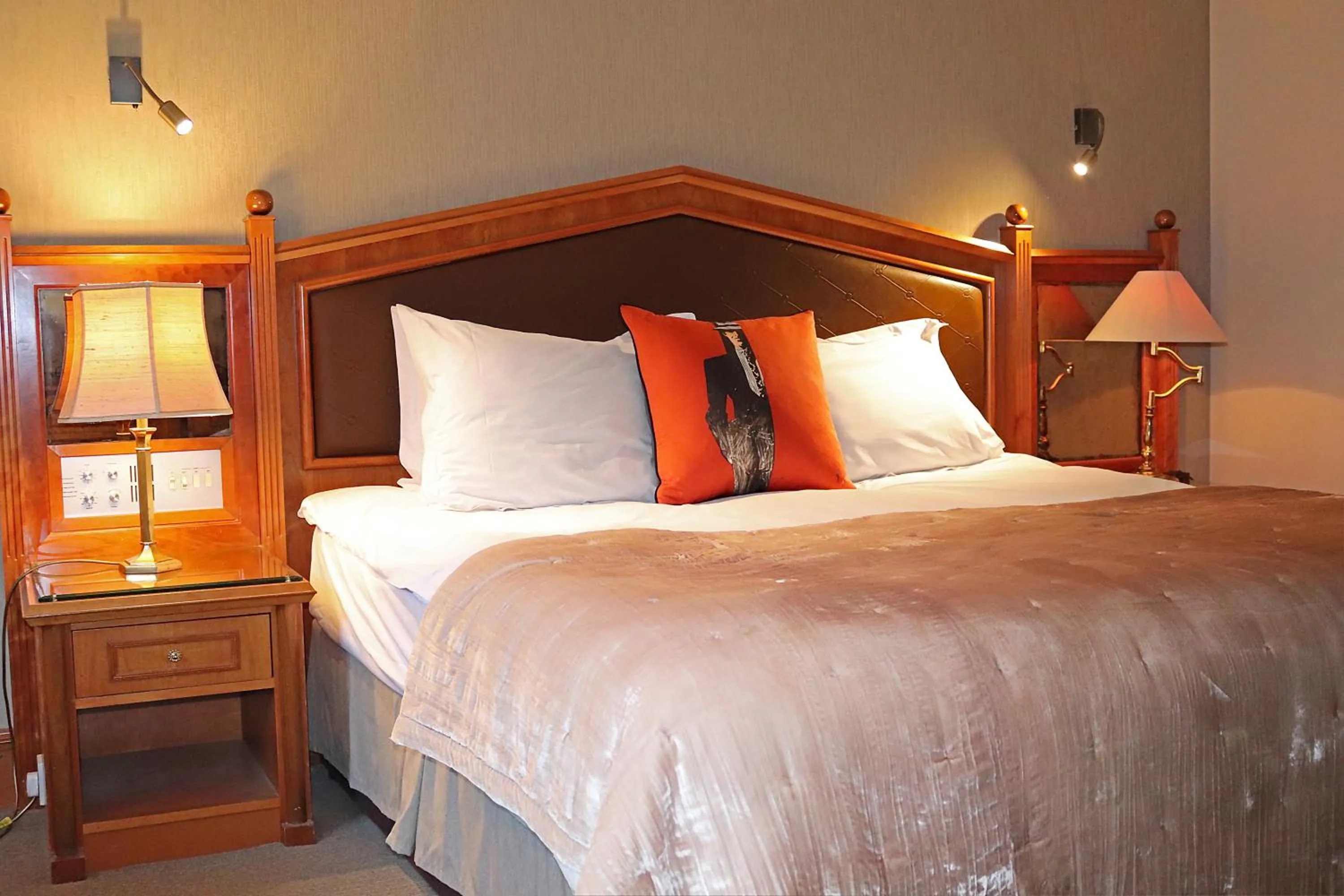 Bedroom, Bed in Fredrick's Hotel & Spa