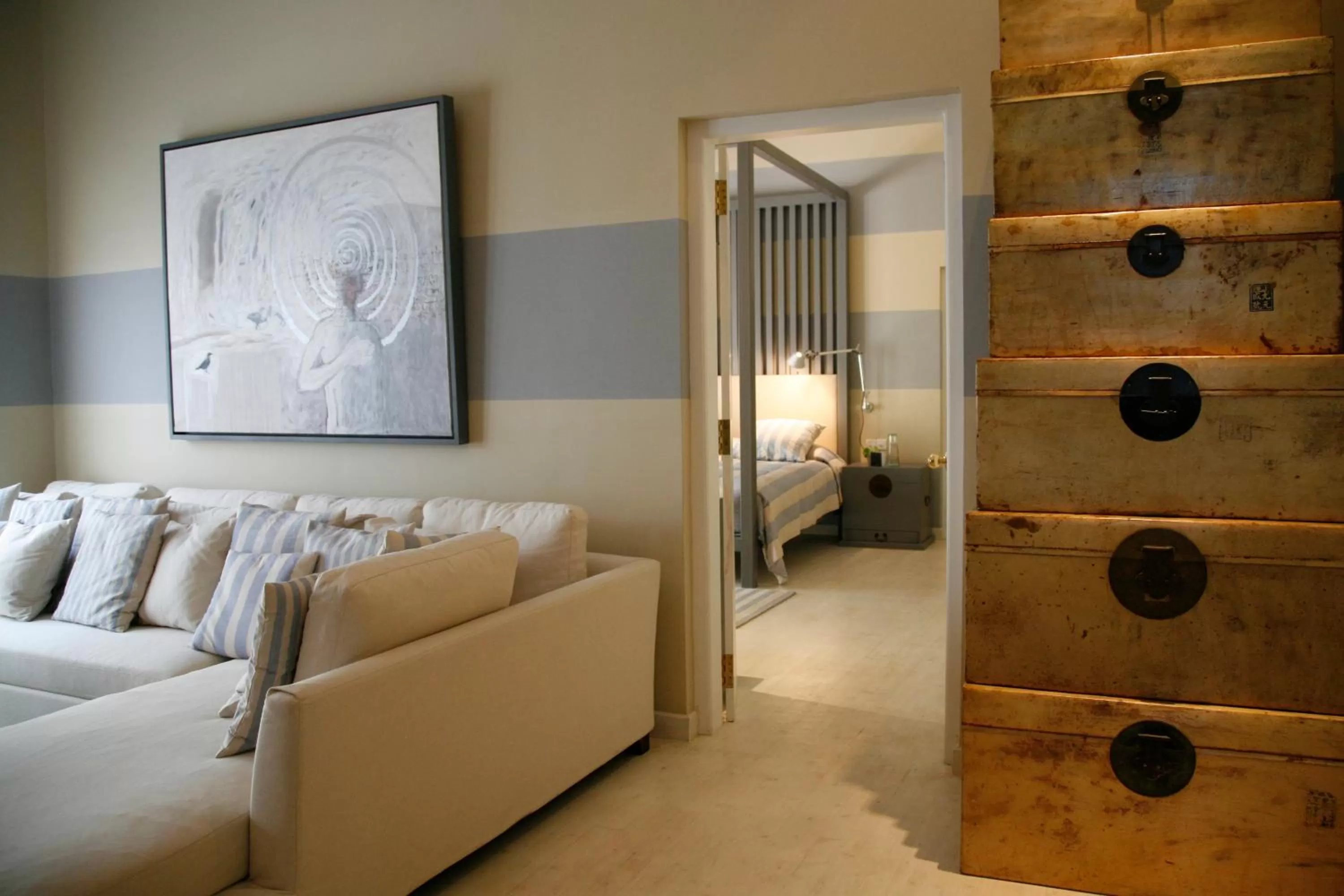 Photo of the whole room, Bed in Paradise Road Tintagel Colombo