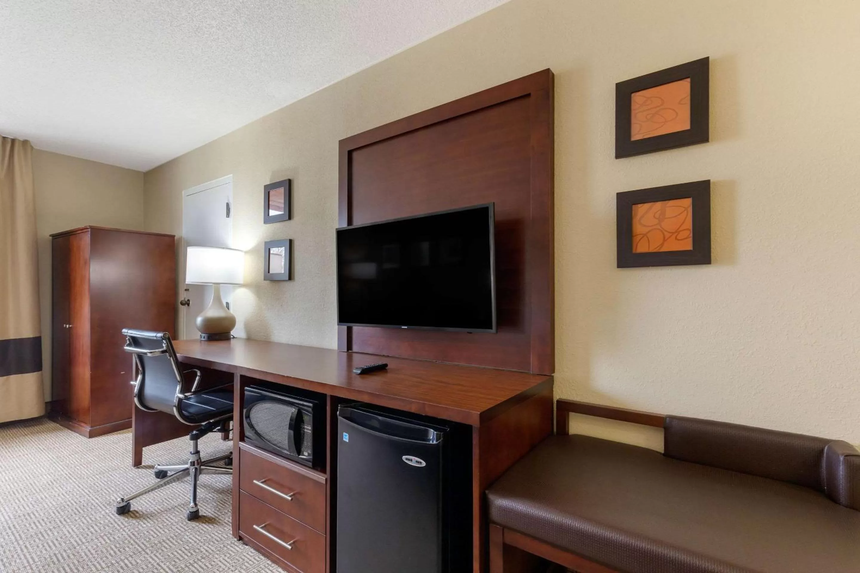 One-Bedroom King Suite with Sofa Bed - Non-Smoking in Comfort Inn & Suites Durham near Duke University