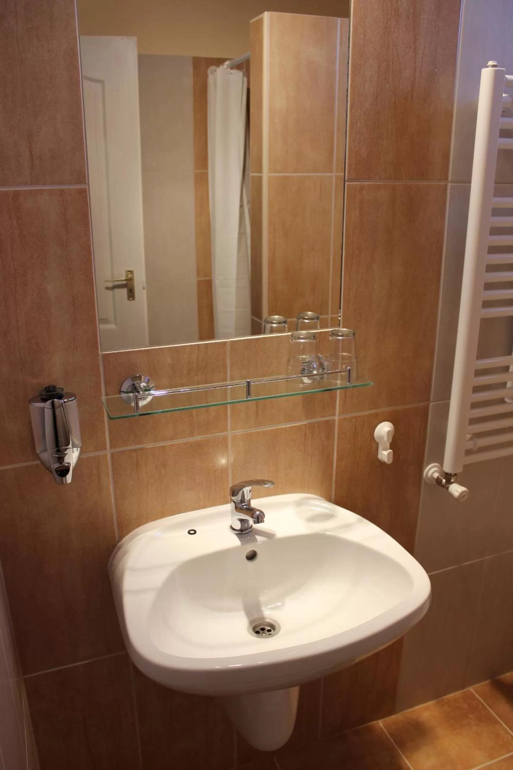 Bathroom in Alice Panzió Gold