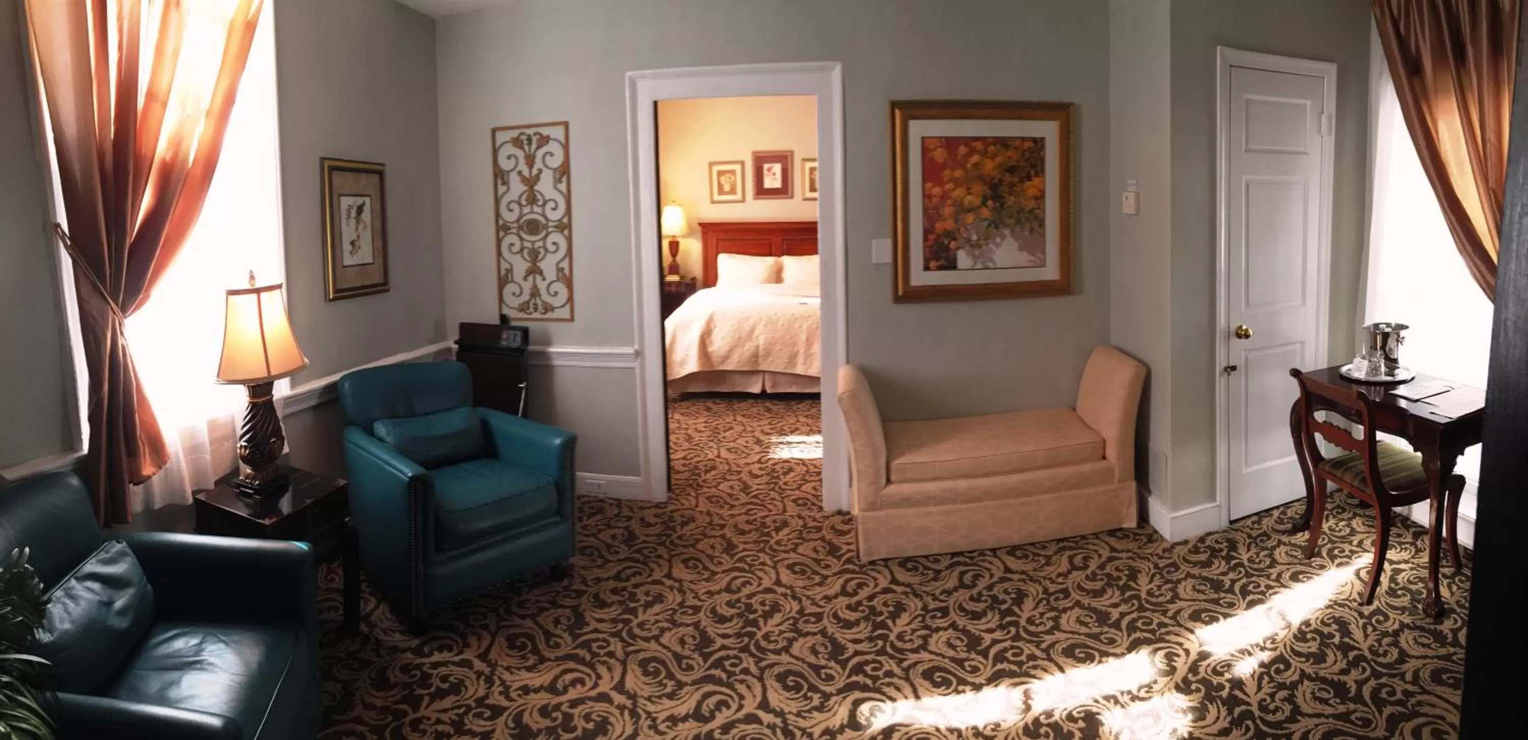Seating area, Bed in Morris House Hotel