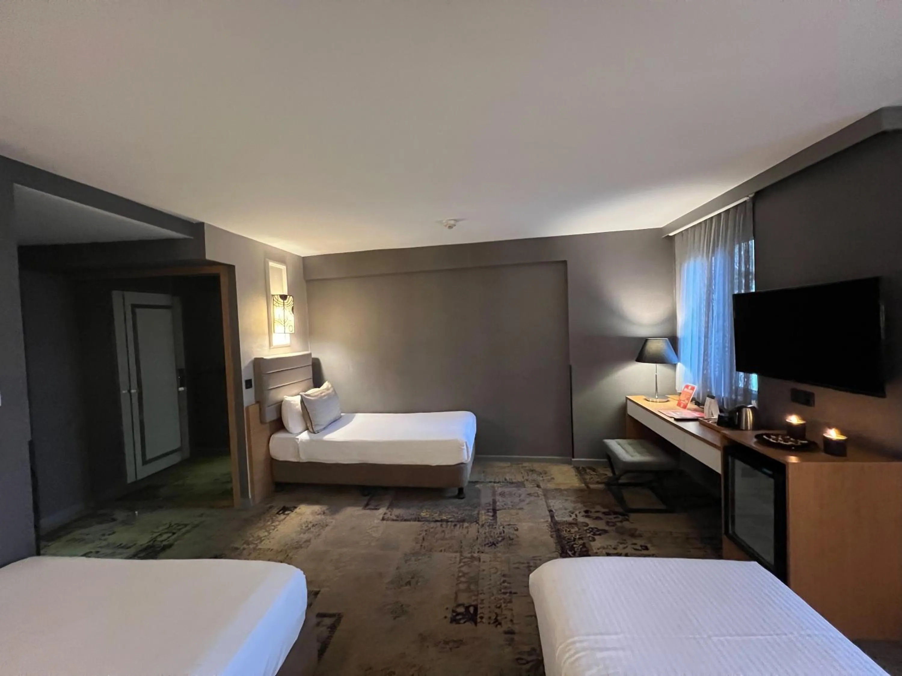 Photo of the whole room, Bed in All Seasons Hotel