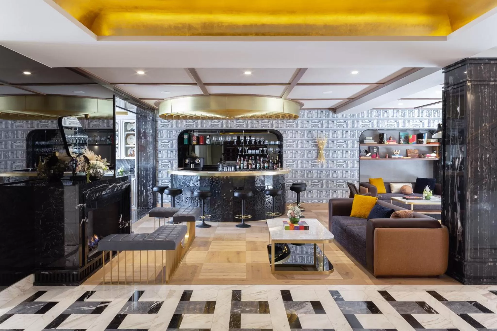 Lobby or reception in The Alest Hotel