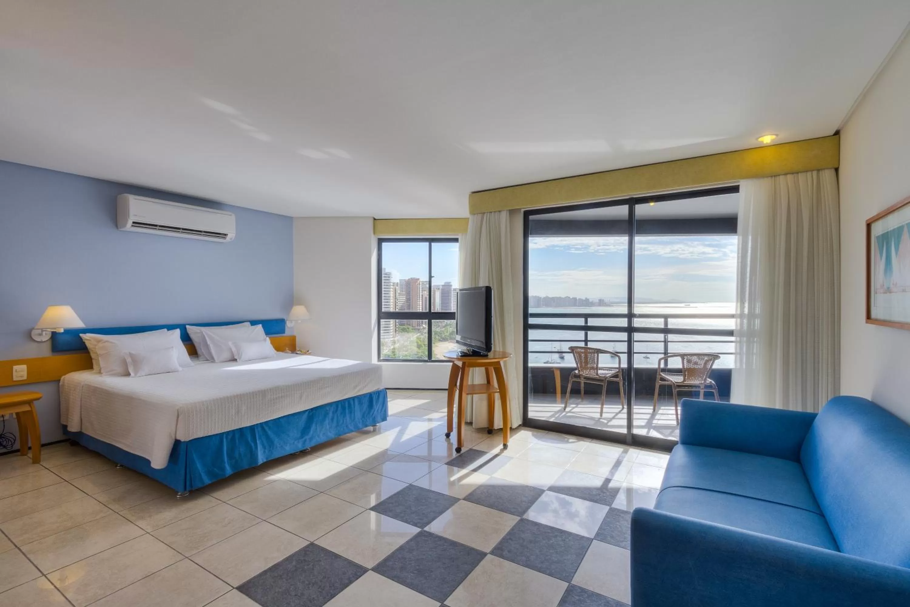 Photo of the whole room, Bed in Iate Plaza Hotel