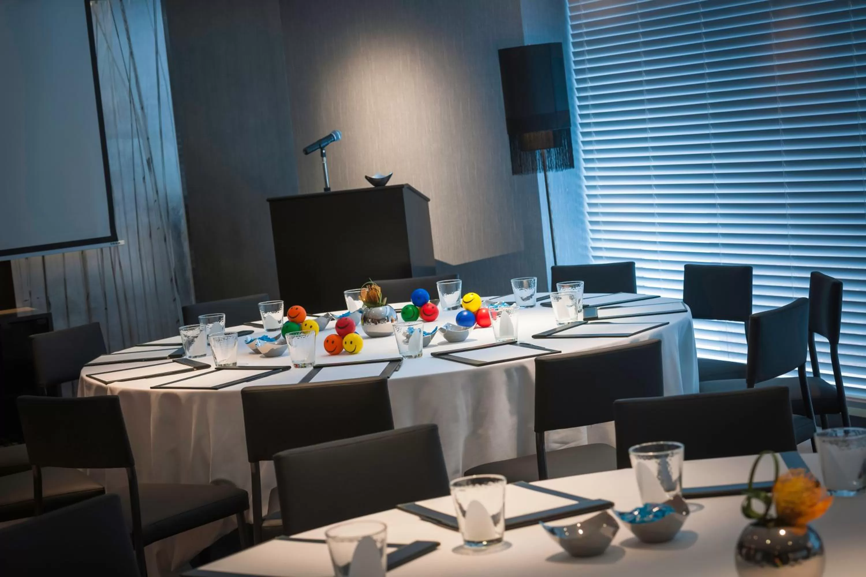 Restaurant/places to eat in Gateway Hotel, Marco Polo