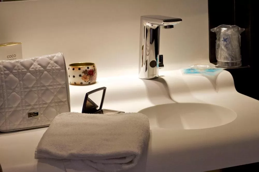 Bathroom, Bed in Hôtel Novalis Quimperlé