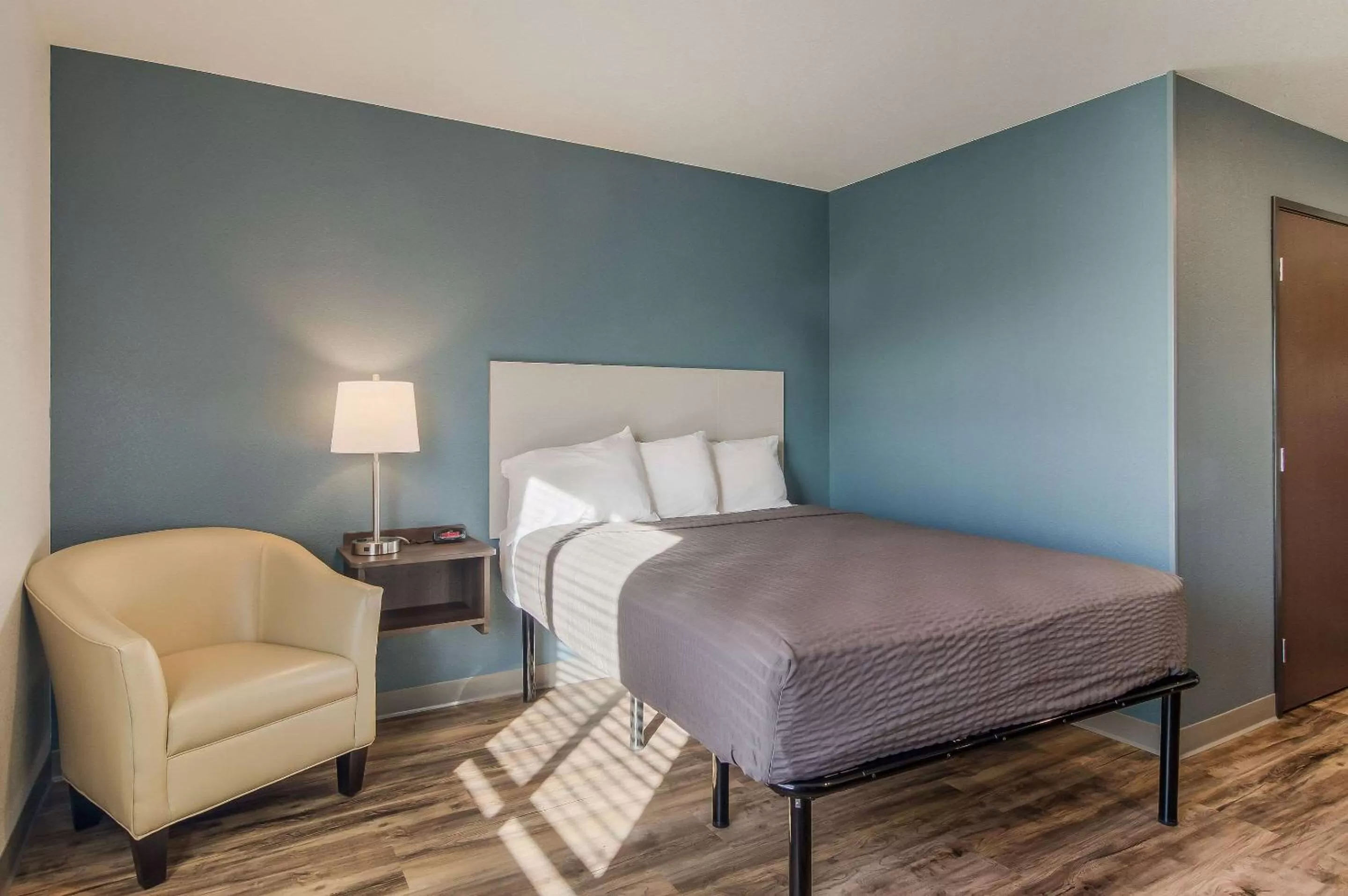 Photo of the whole room, Bed in WoodSpring Suites Broomfield-Westminster