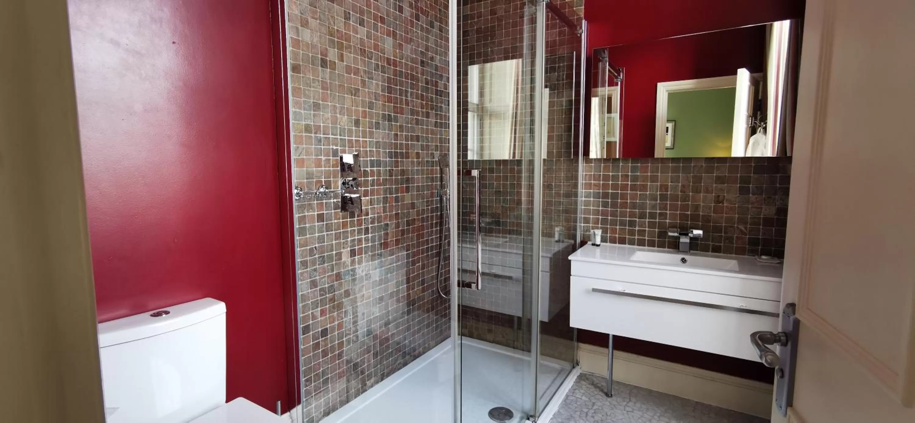 Bathroom in Buccleuch and Queensberry Arms Hotel