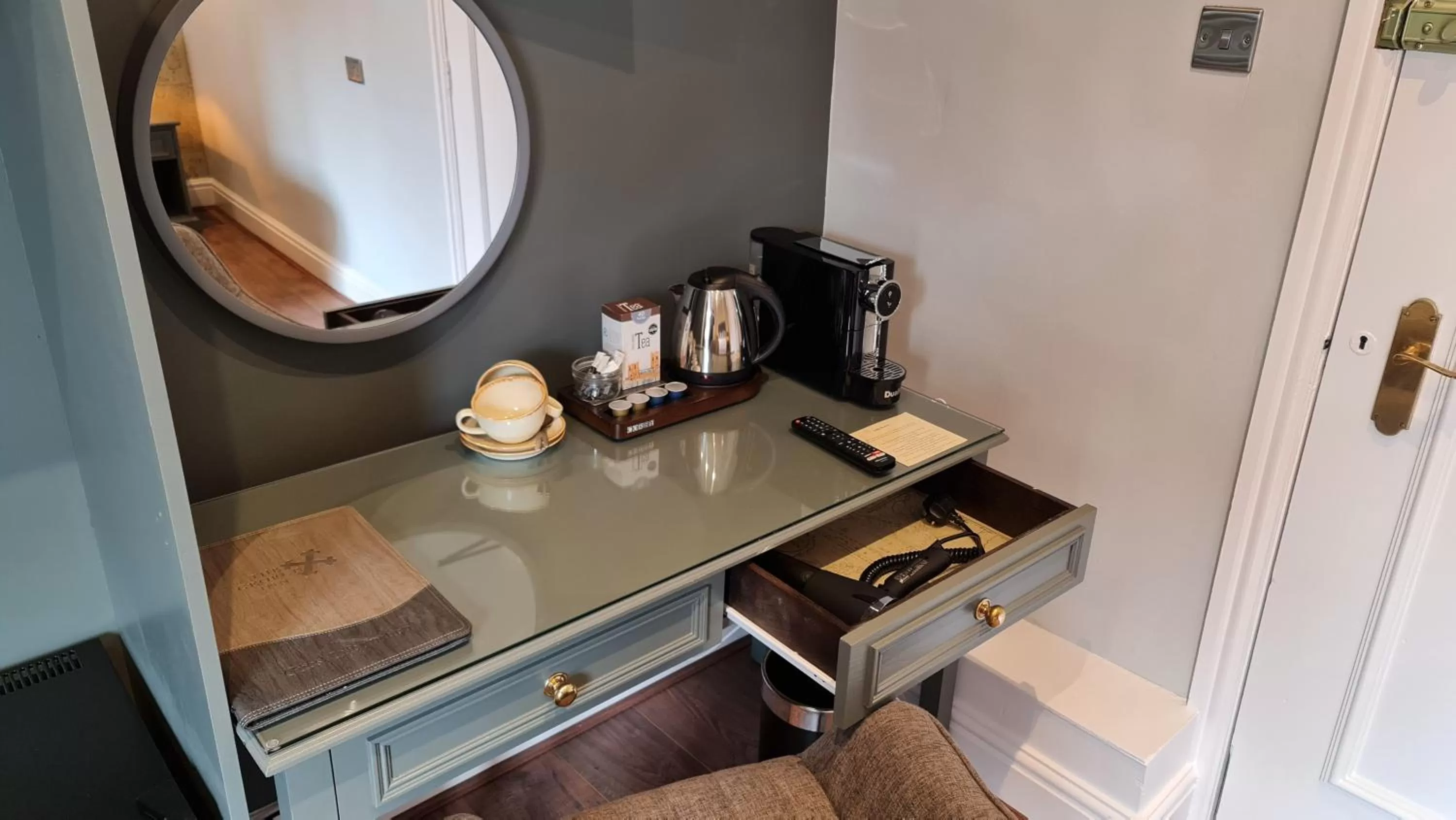 Bedroom in The George Inn