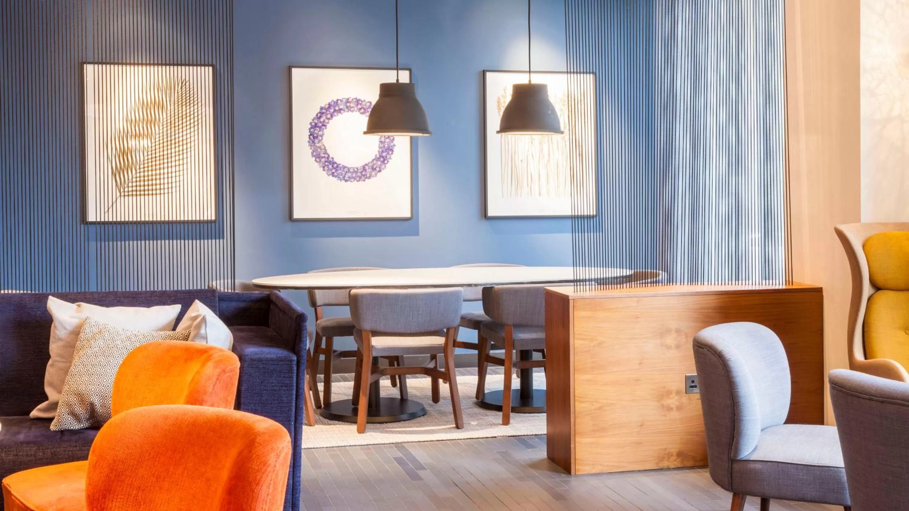 Lounge or bar in Crowne Plaza London Kings Cross by IHG