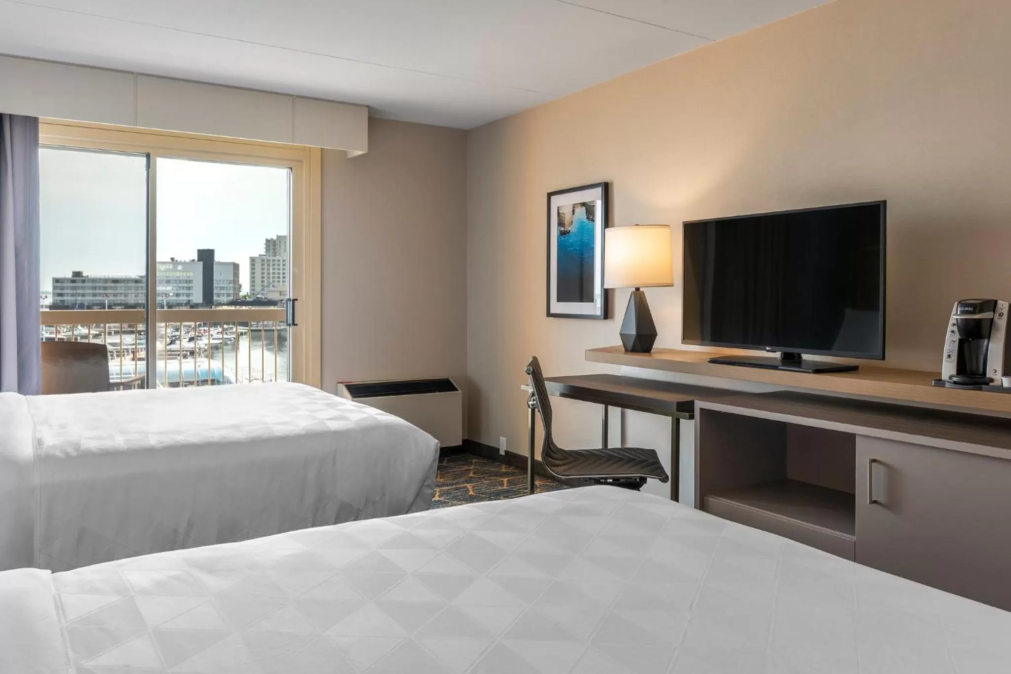 Photo of the whole room, Bed in Holiday Inn Kingston - Waterfront by IHG