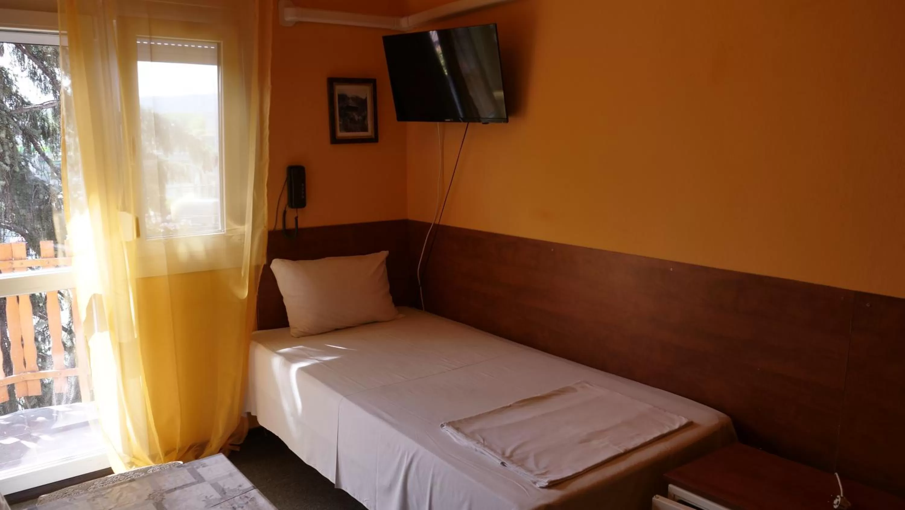 Property building, Bed in Attila Hotel Budapest