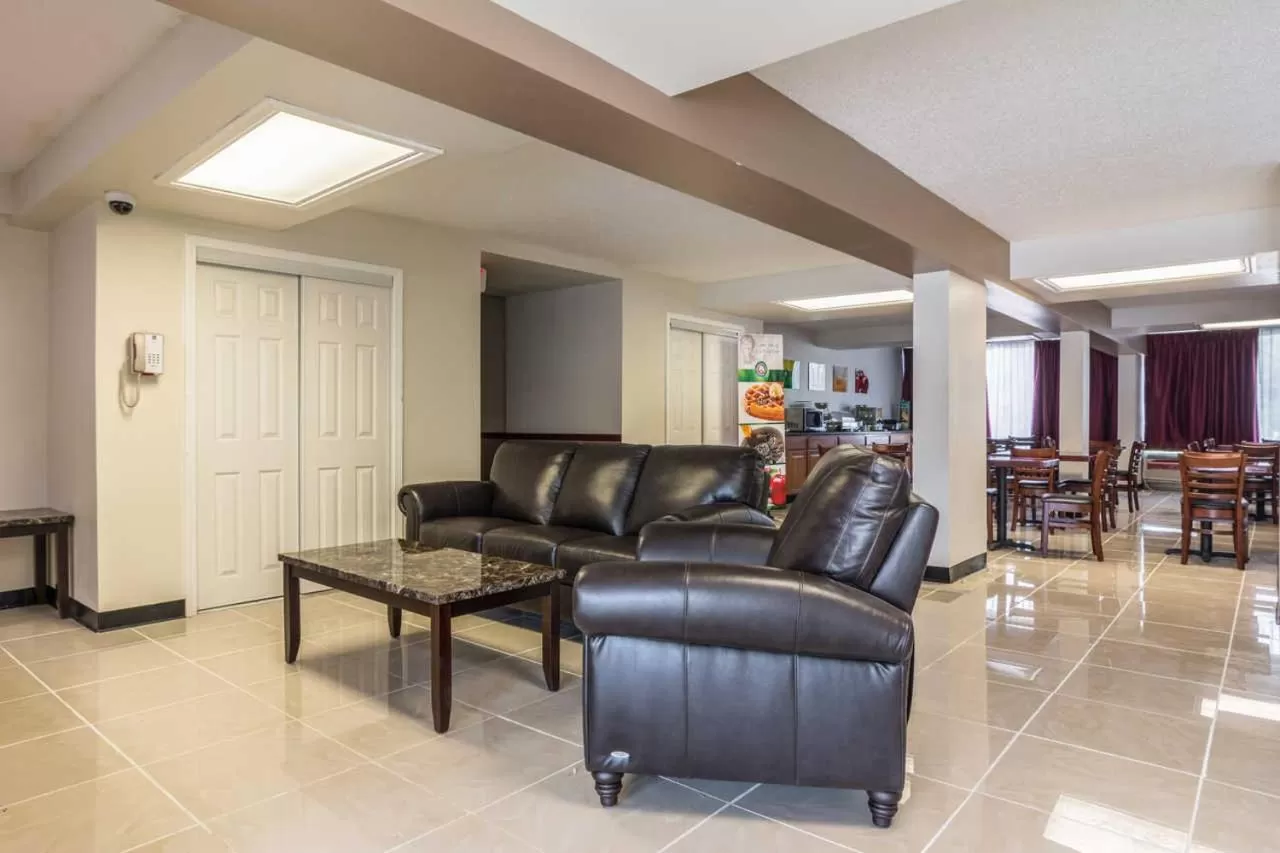Seating area in Days Inn by Wyndham Hartsfield Jackson Atlanta Airport West