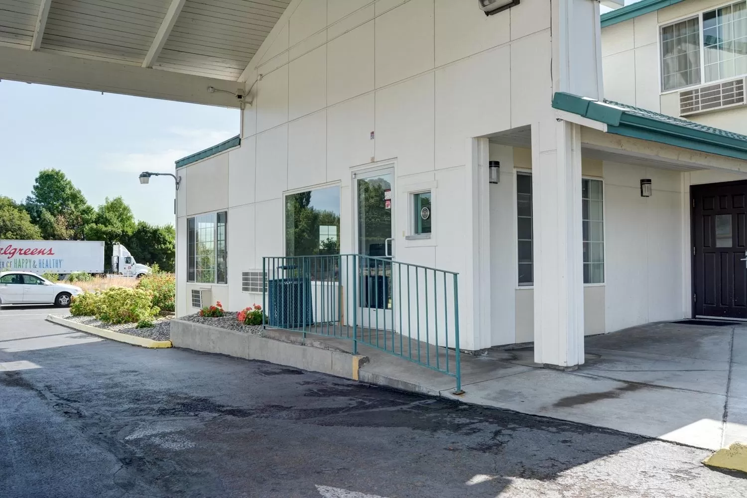 Property building in Motel 6-The Dalles, OR