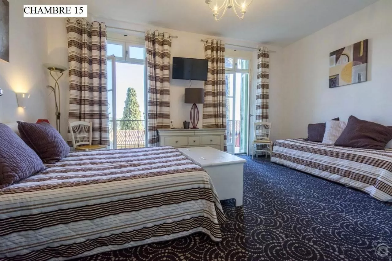 Bed in Hotel Restaurant Bellevue