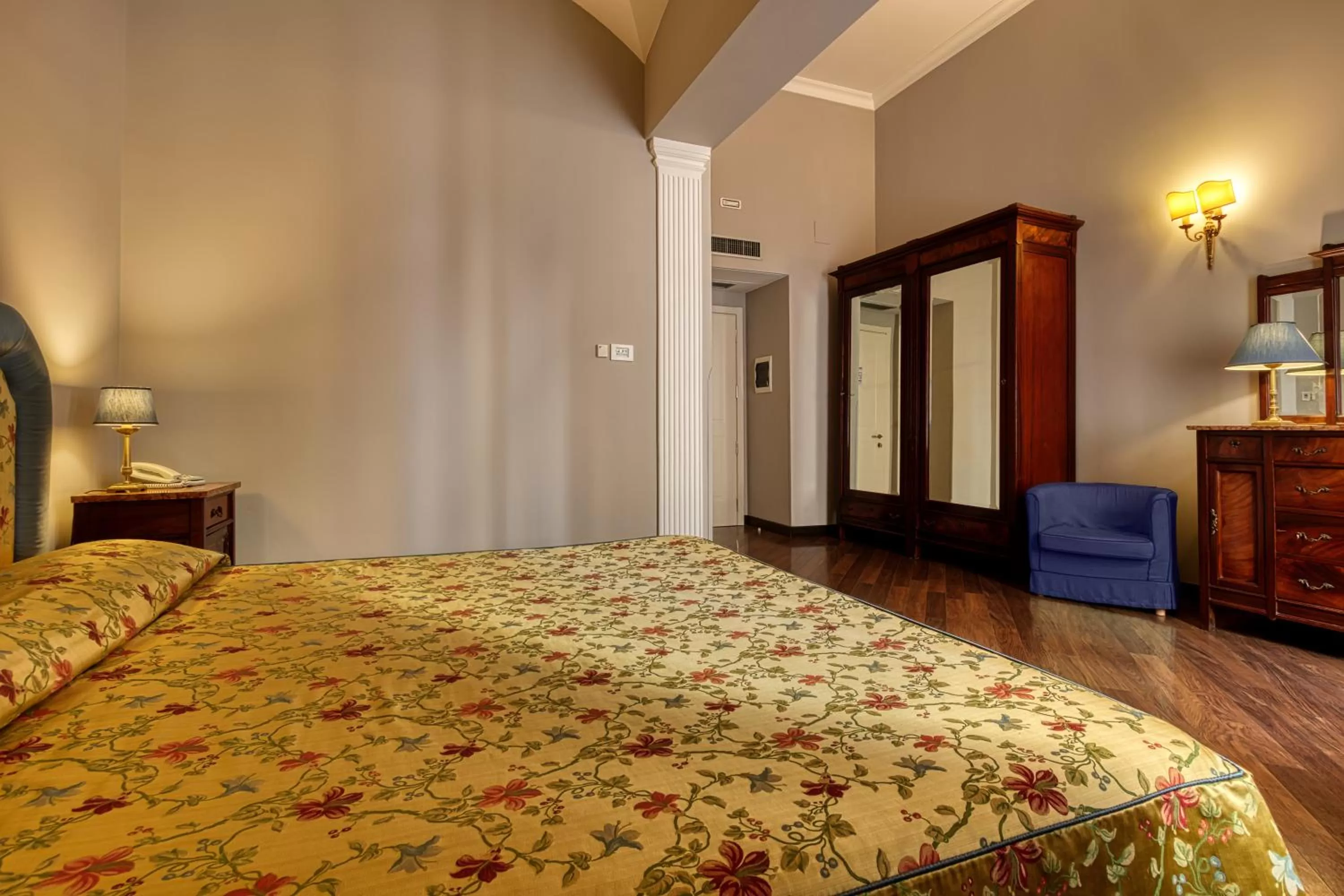 Photo of the whole room, Bed in Decumani Hotel De Charme