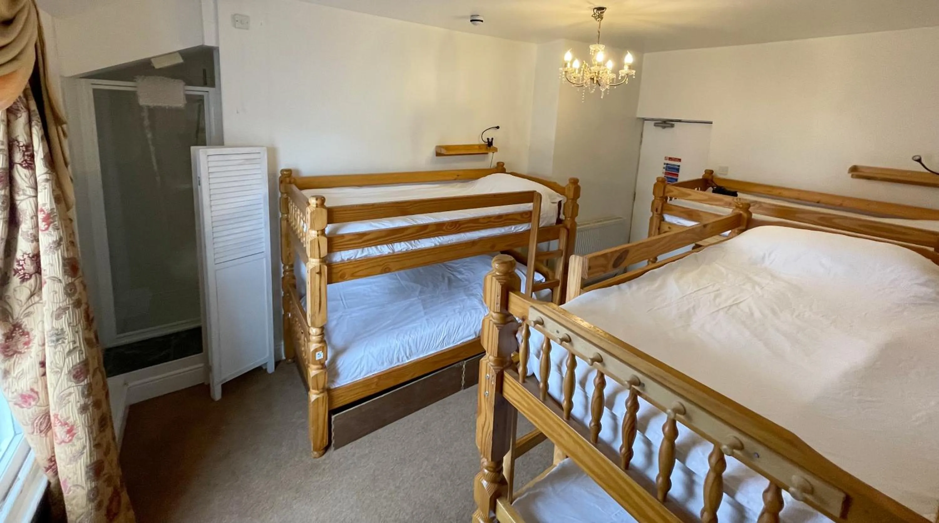 Photo of the whole room, Bed in Llandudno Hostel