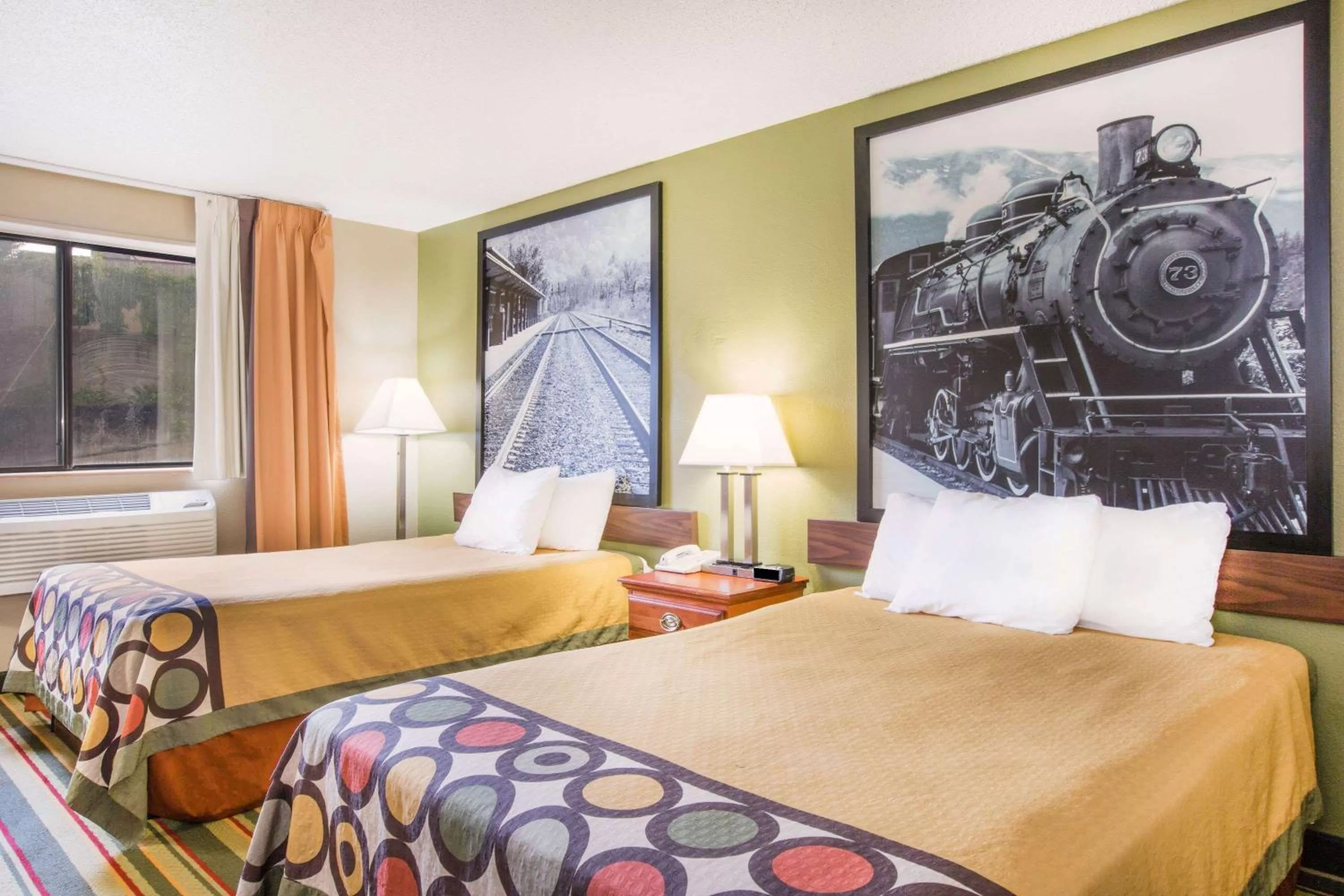 Photo of the whole room in Super 8 by Wyndham Beckley