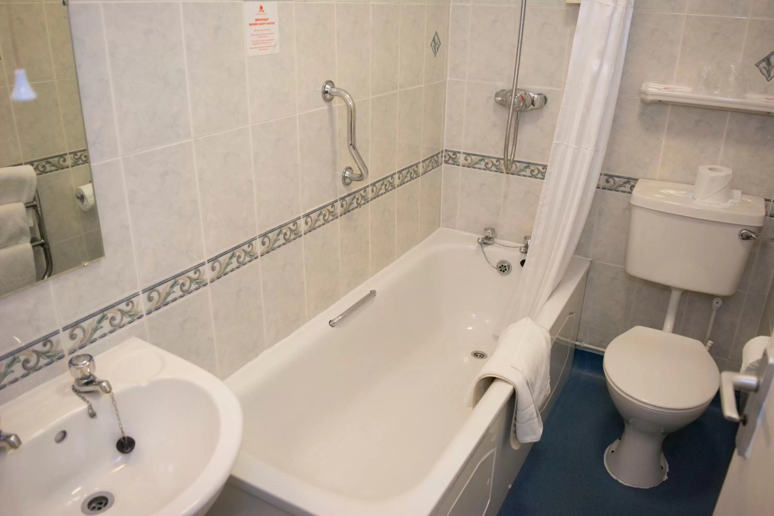 Bathroom in TLH Carlton Hotel - TLH Leisure, Entertainment and Spa Resort