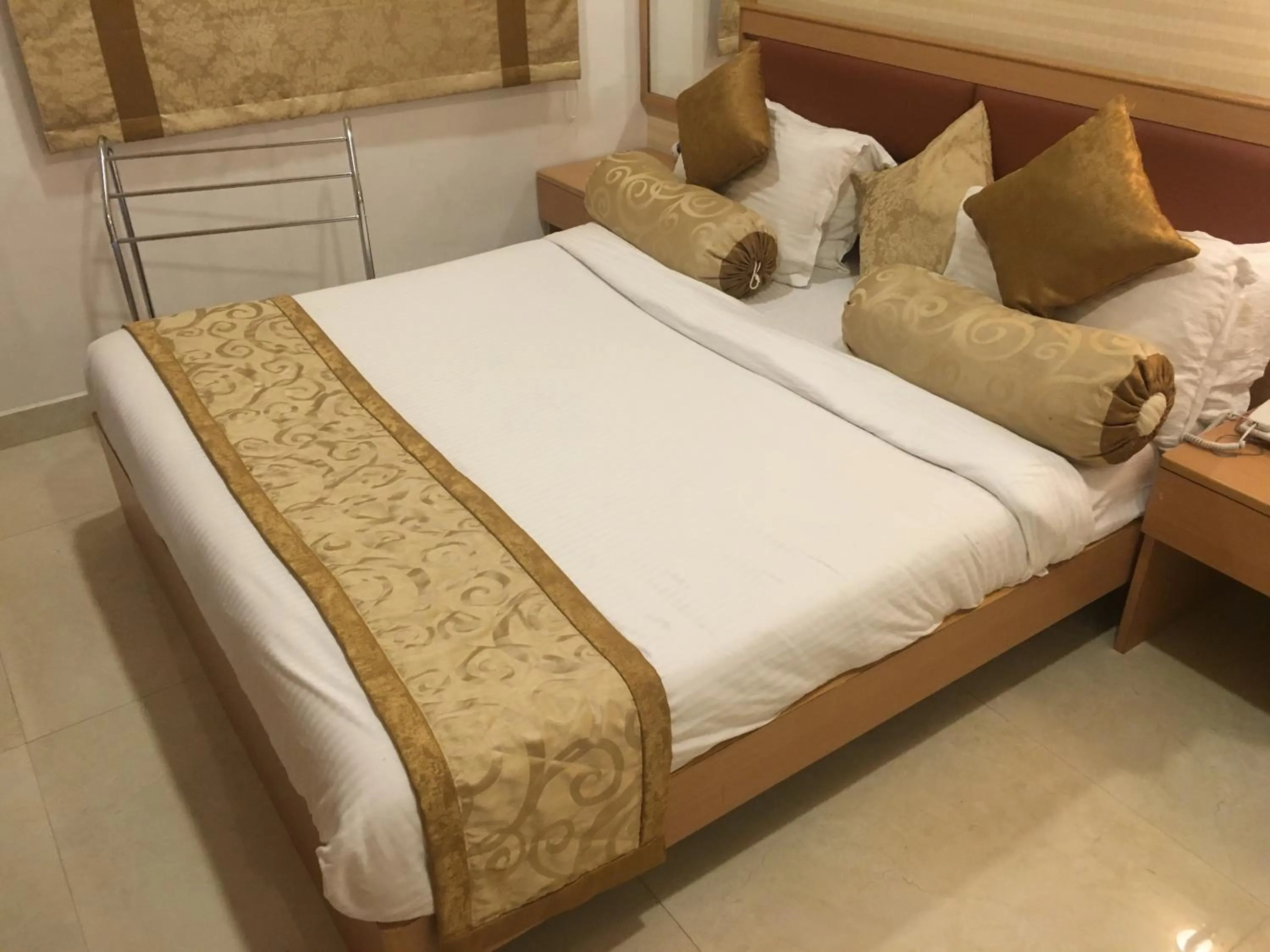 Photo of the whole room, Bed in Avenue 11 Boutique Residences, Poes Garden Chennai