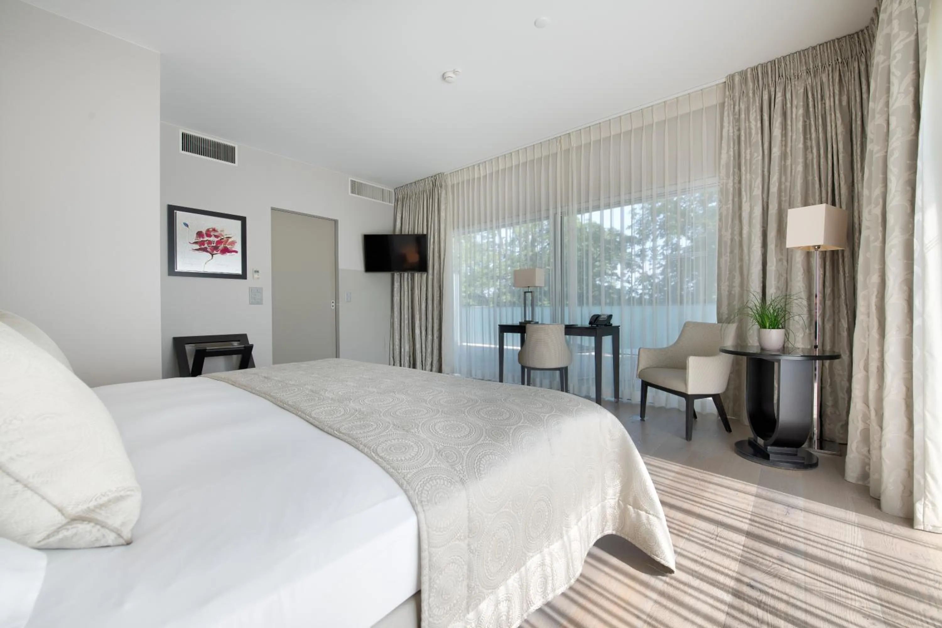 Bed in Hostellerie Le Petit Manoir