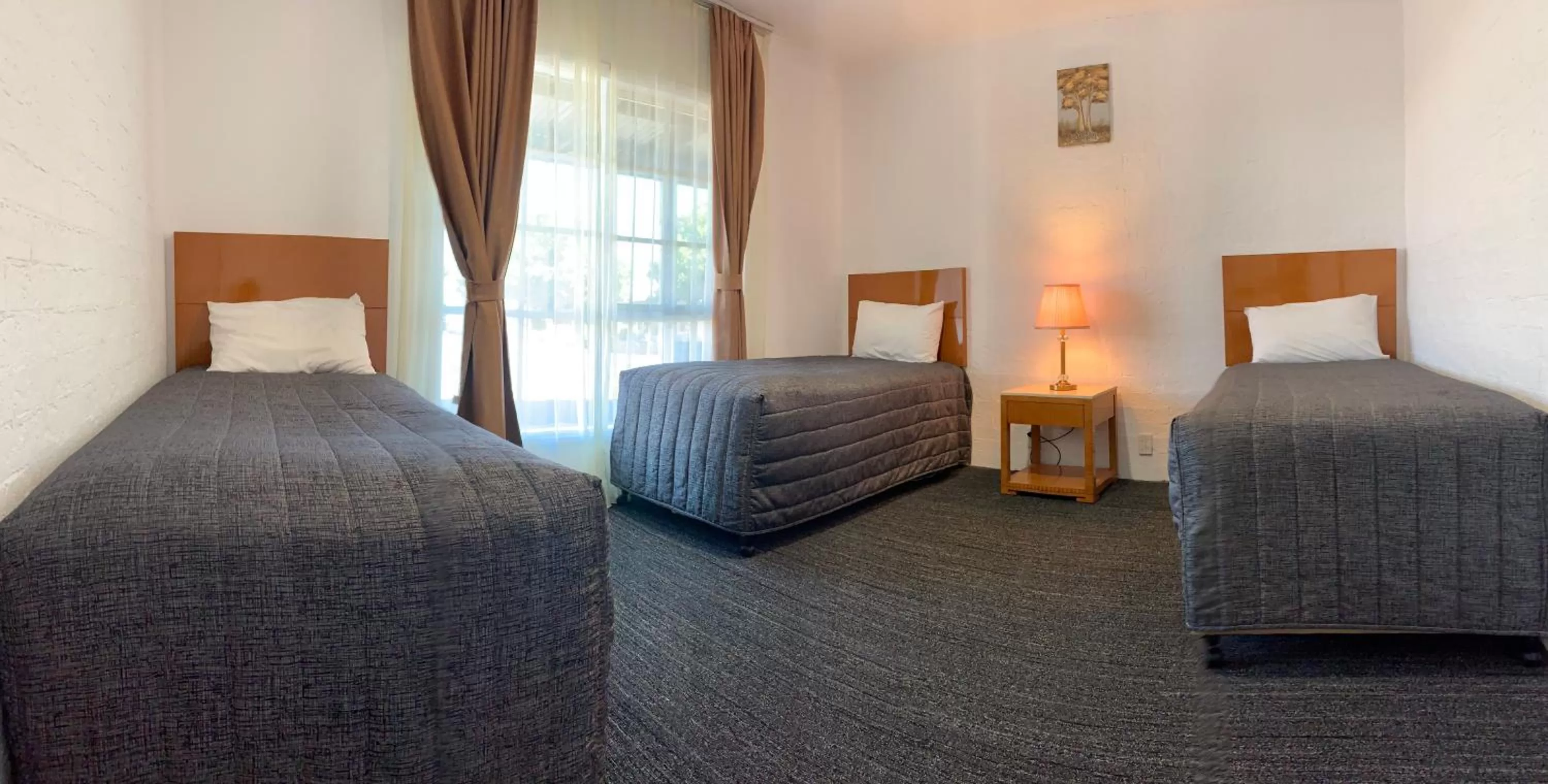 Bedroom, Bed in Swaggers Motor Inn