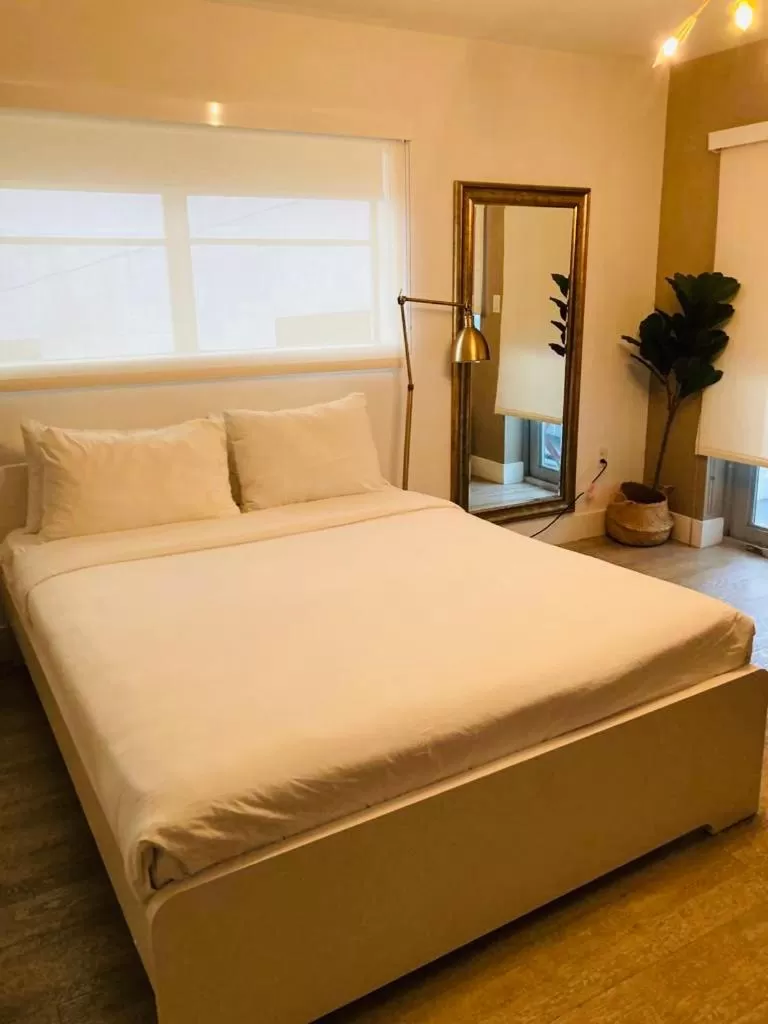 Bedroom, Bed in Suites at The Strand on Ocean Drive