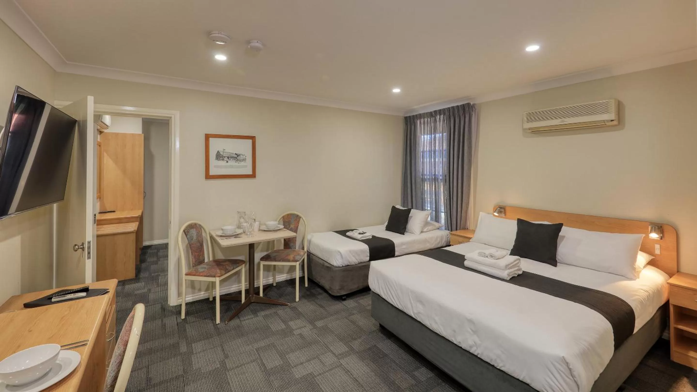 Bed in Bushman's Motor Inn