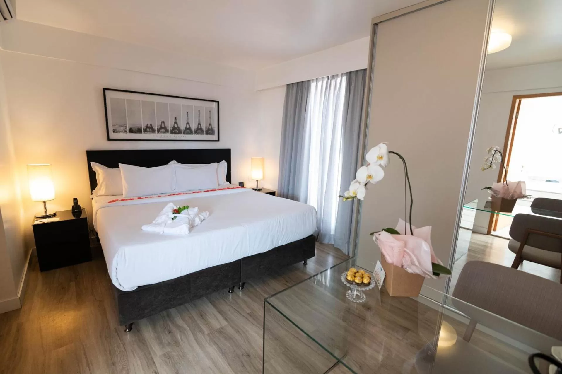 Photo of the whole room, Bed in H2 Platinum Lourdes