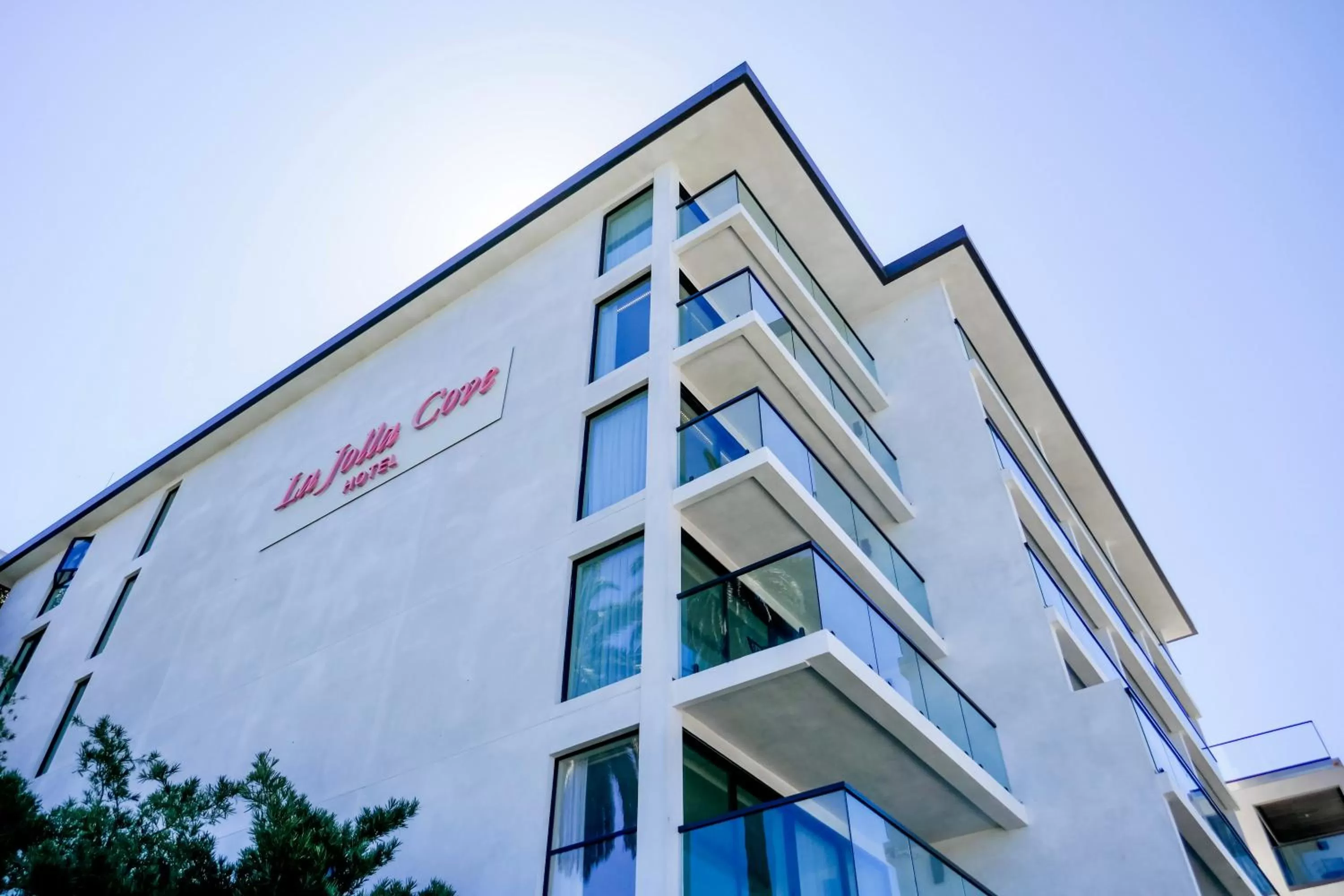 Property building in La Jolla Cove Suites