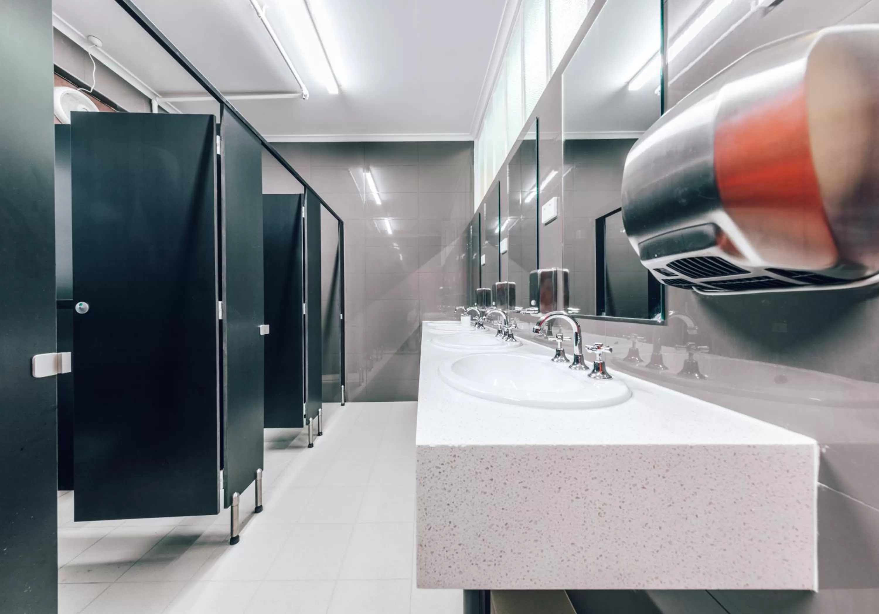 Shower in Maze Backpackers - Sydney