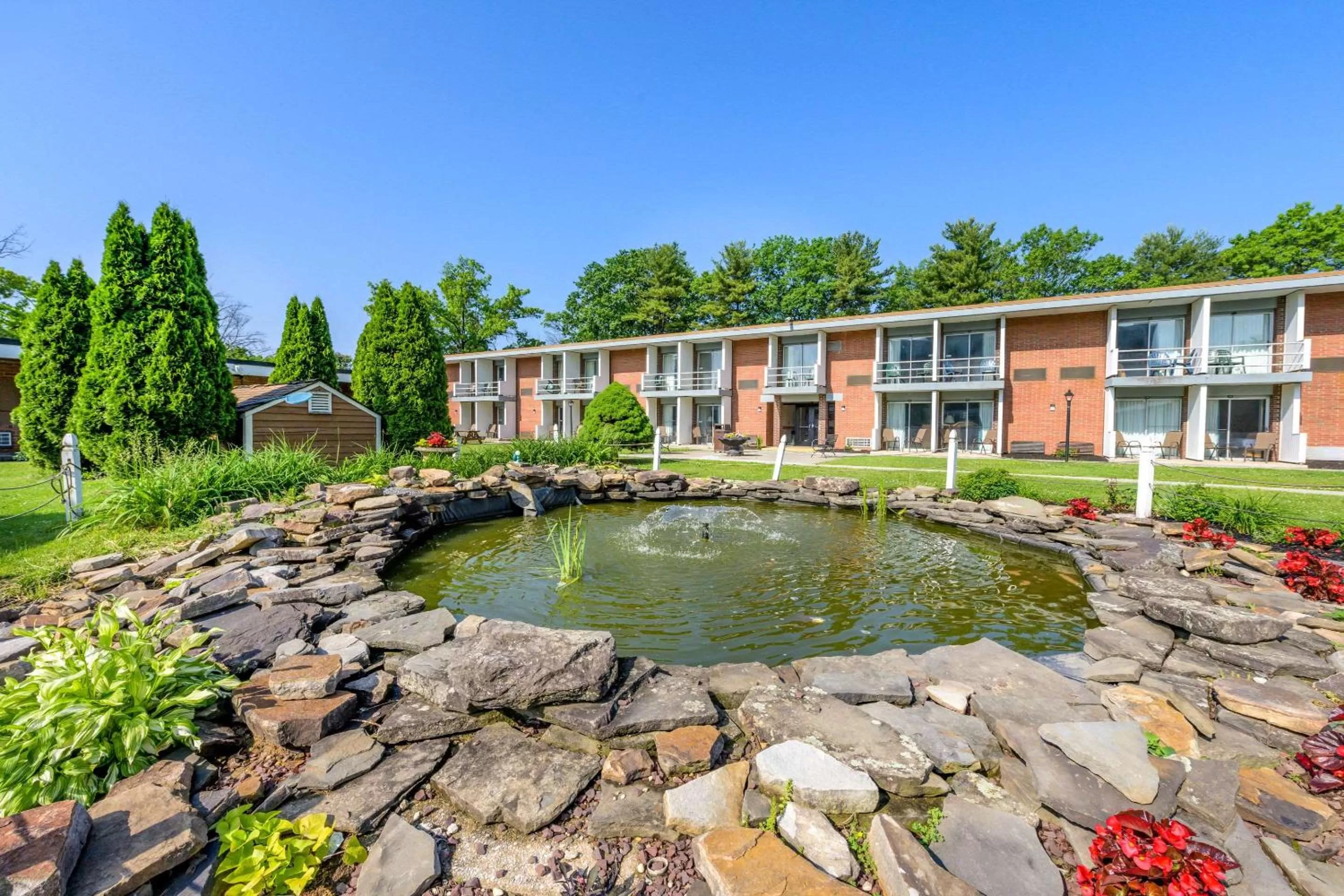 Property Building in Days Inn & Suites by Wyndham Lebanon PA