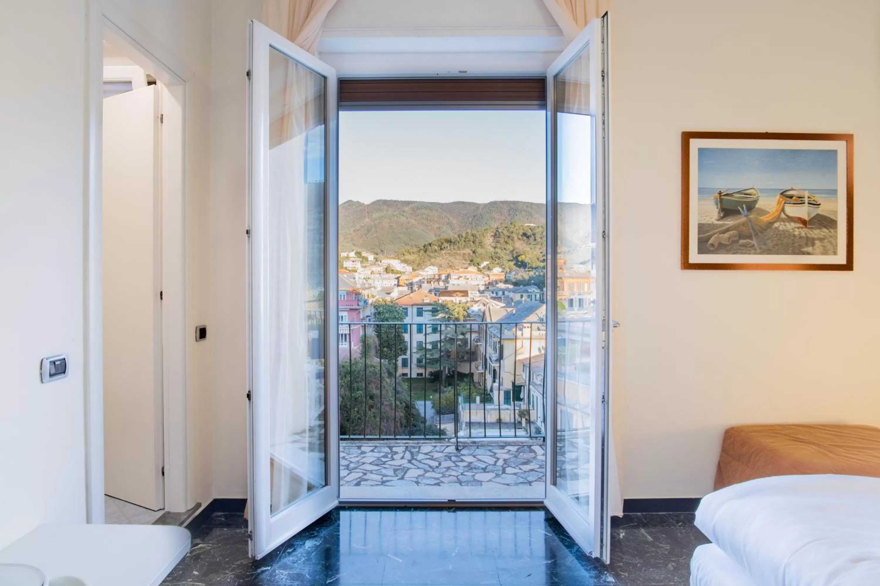 View (from property/room), Bed in Hotel Garden